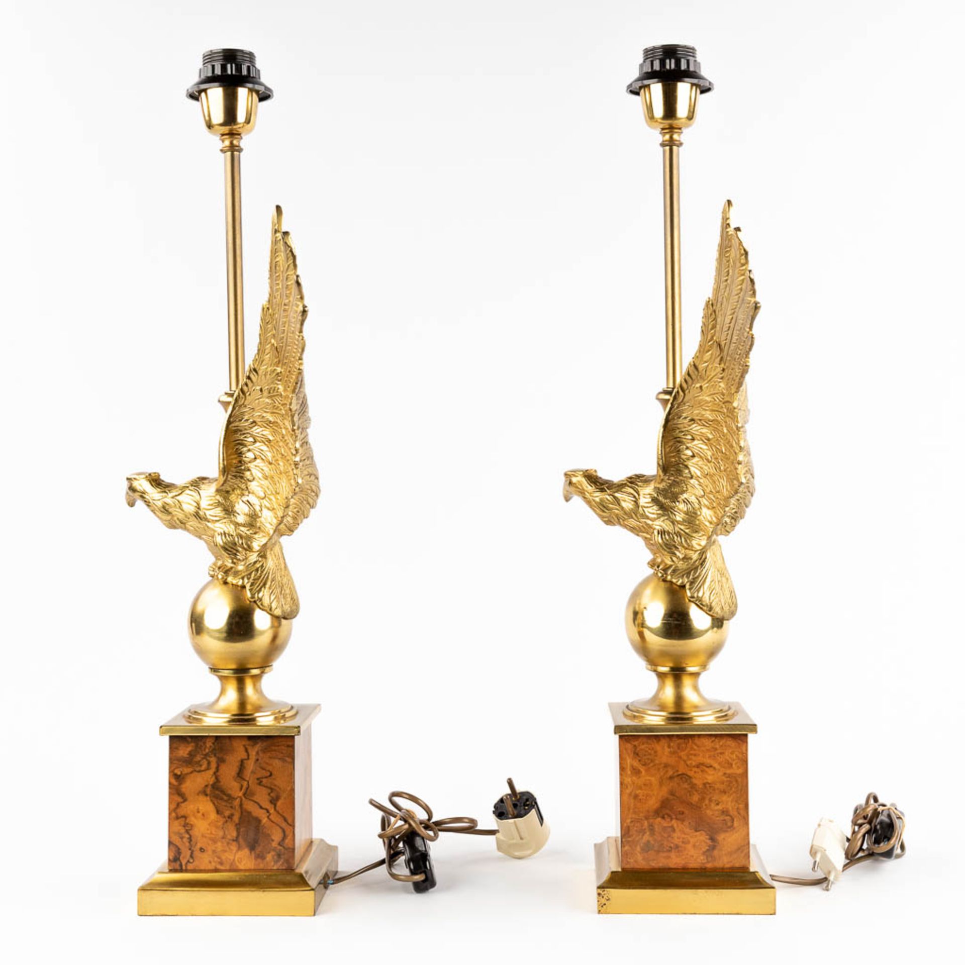 A pair of table lamps with an eagle figurine. Hollywood Regency style. 20th C. (L:15 x W:30 x H:61,5 - Image 6 of 9