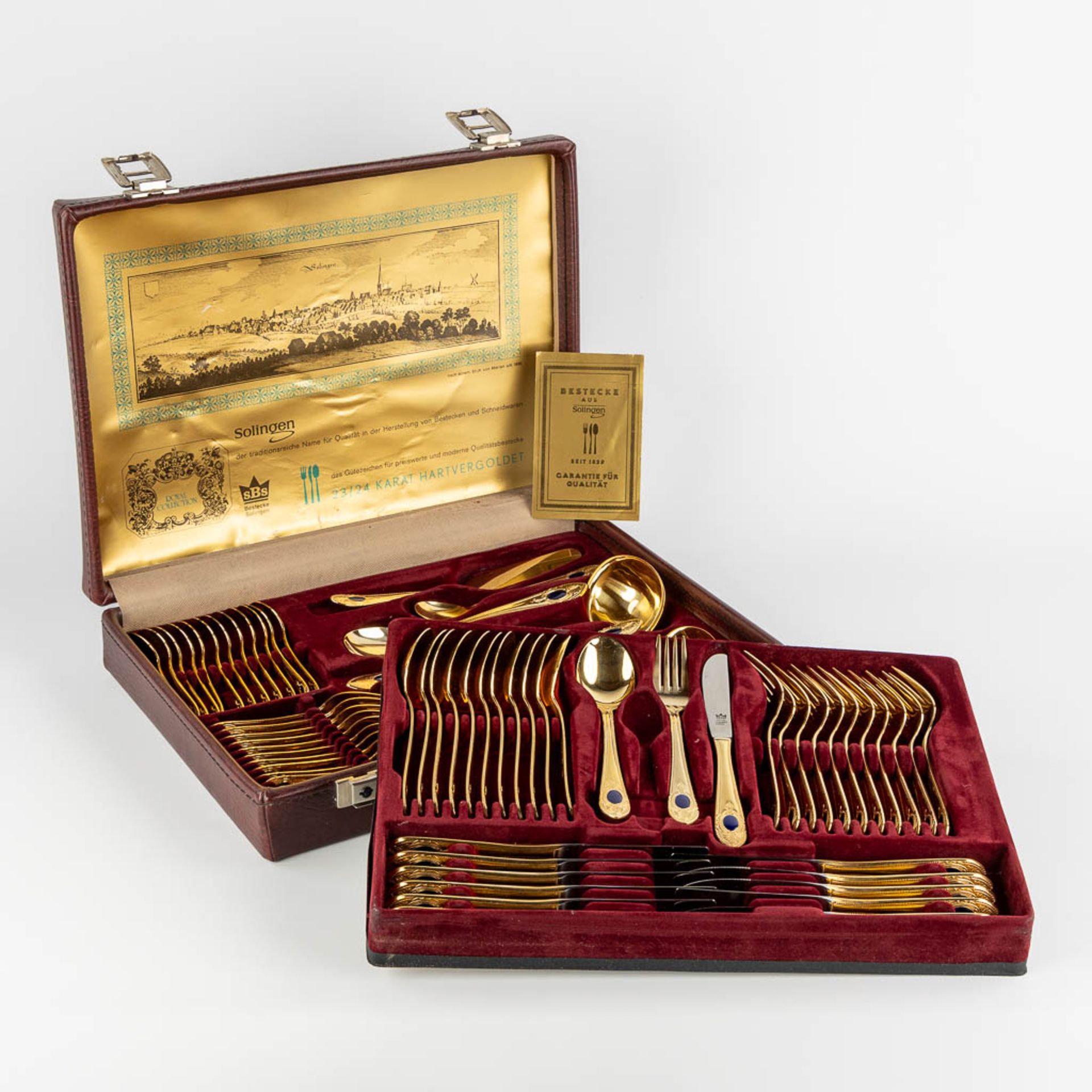 A gold-plated 'Bestecke Solingen' flatware cutlery set, made in Germany. (L:33 x W:45,5 x H:9,5 cm)