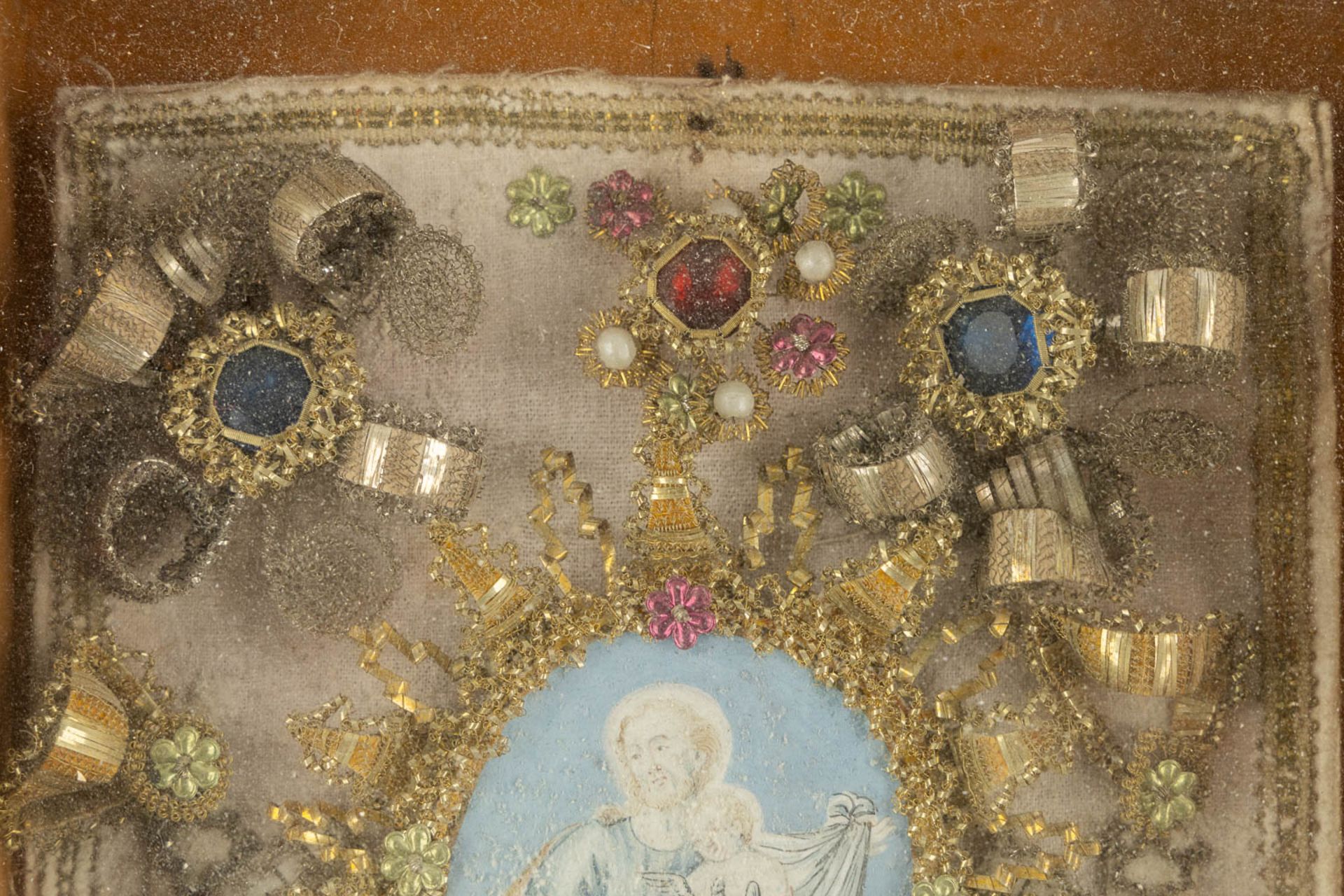 An antique frame with an image of Joseph with child, cabochons and decorations. 19th C. (W:21 x H:25 - Image 3 of 6