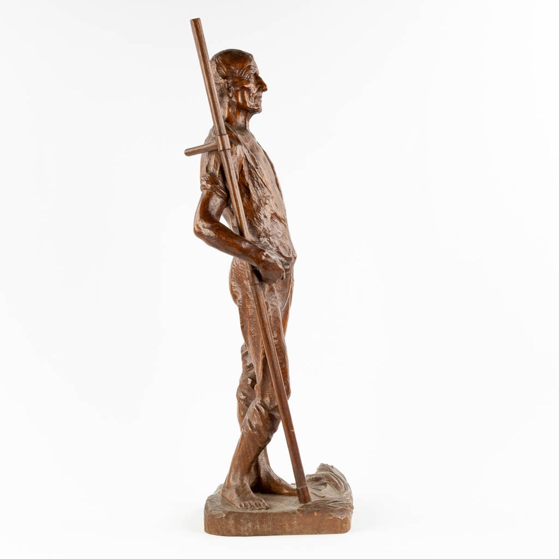 Beaudouin TUERLINCKX (1873-1945) 'Harvester with a scythe' sculptured wood. (L:27 x W:31 x H:90 cm) - Image 4 of 9