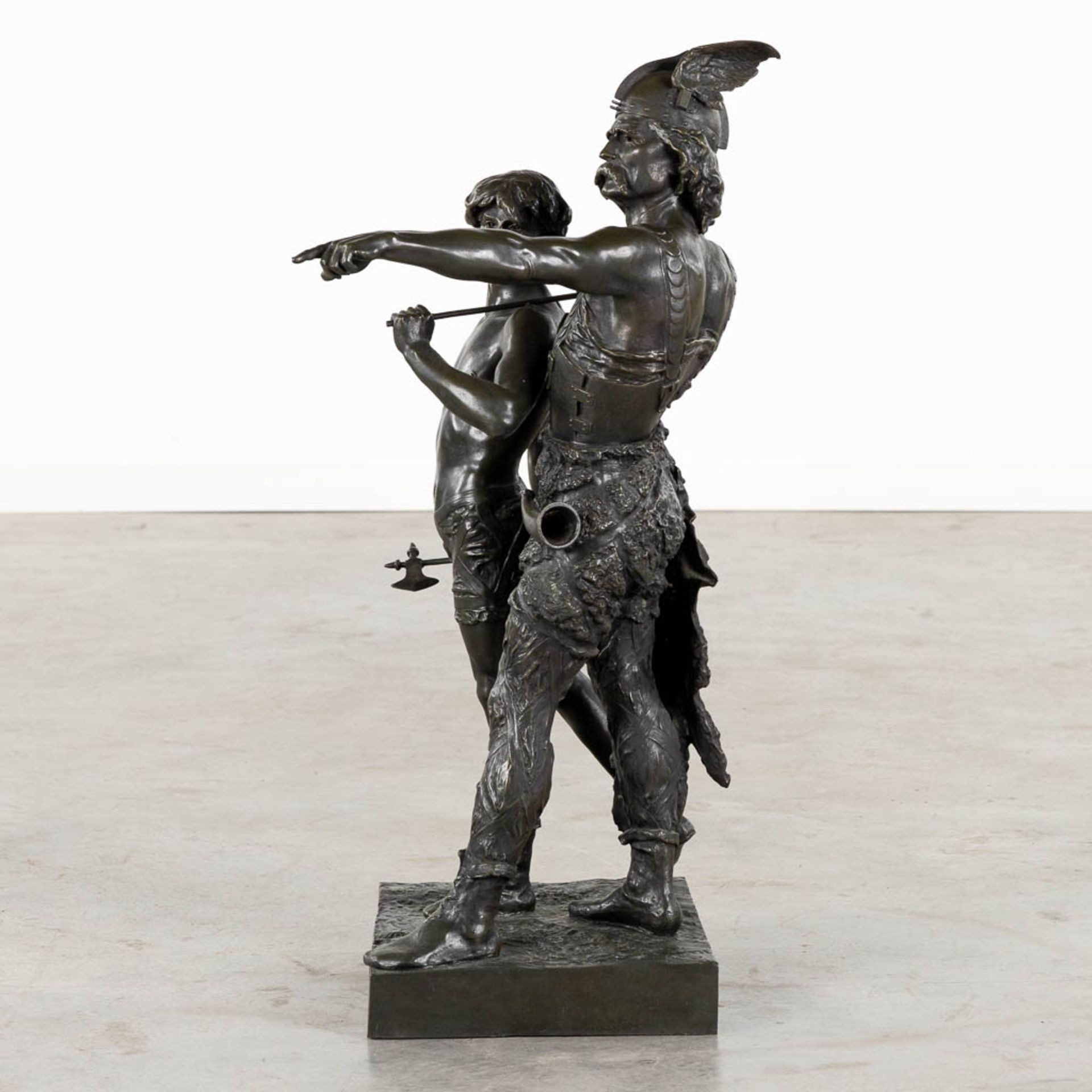 Émile LAPORTE (1858-1907) 'Vercingetorix and his son', patinated bronze. (L:43 x W:55 x H:86,5 cm) - Bild 4 aus 13