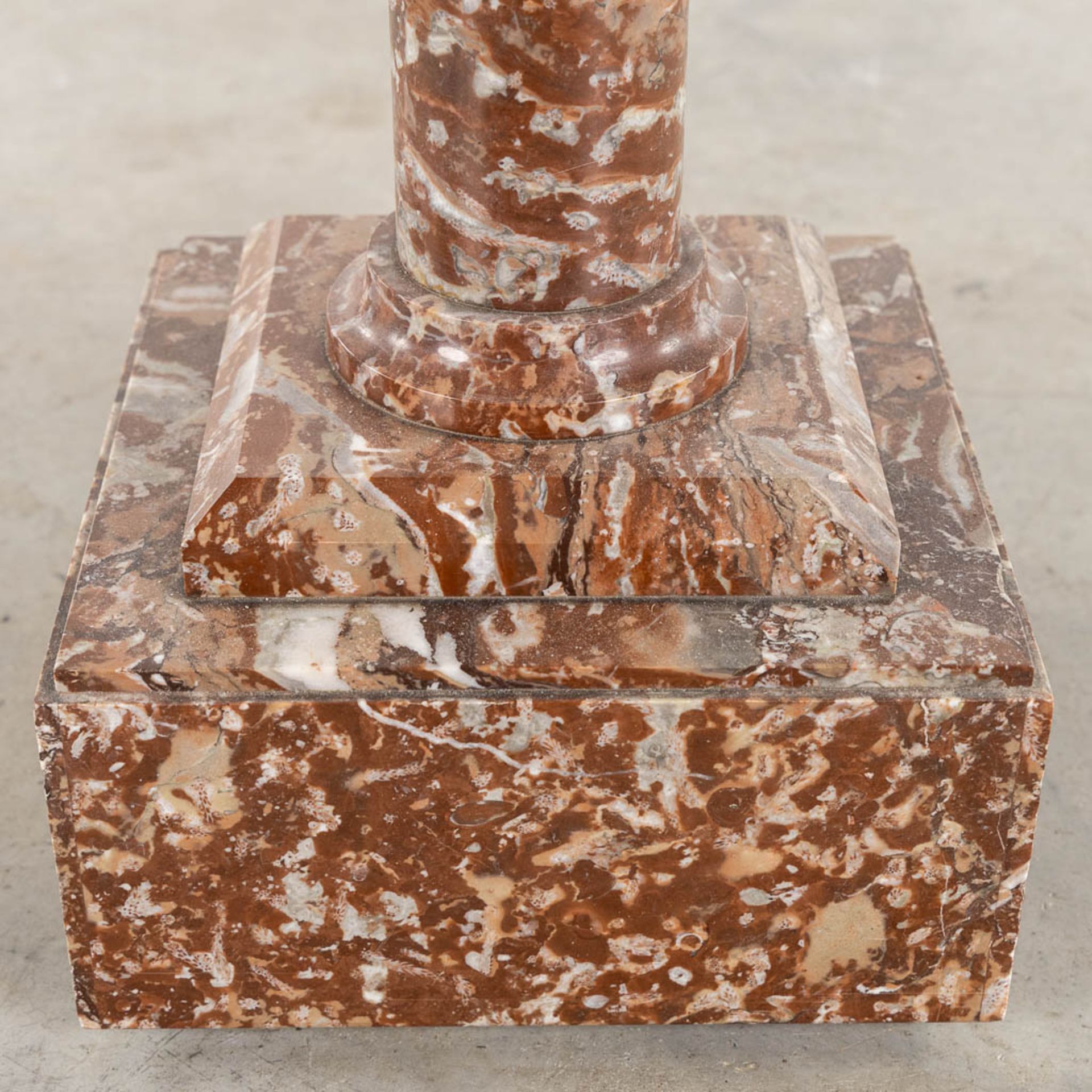 An elegant red marble pedestal with a revolving top. Circa 1900. (L:23 x W:23 x H:101 cm) - Image 11 of 11