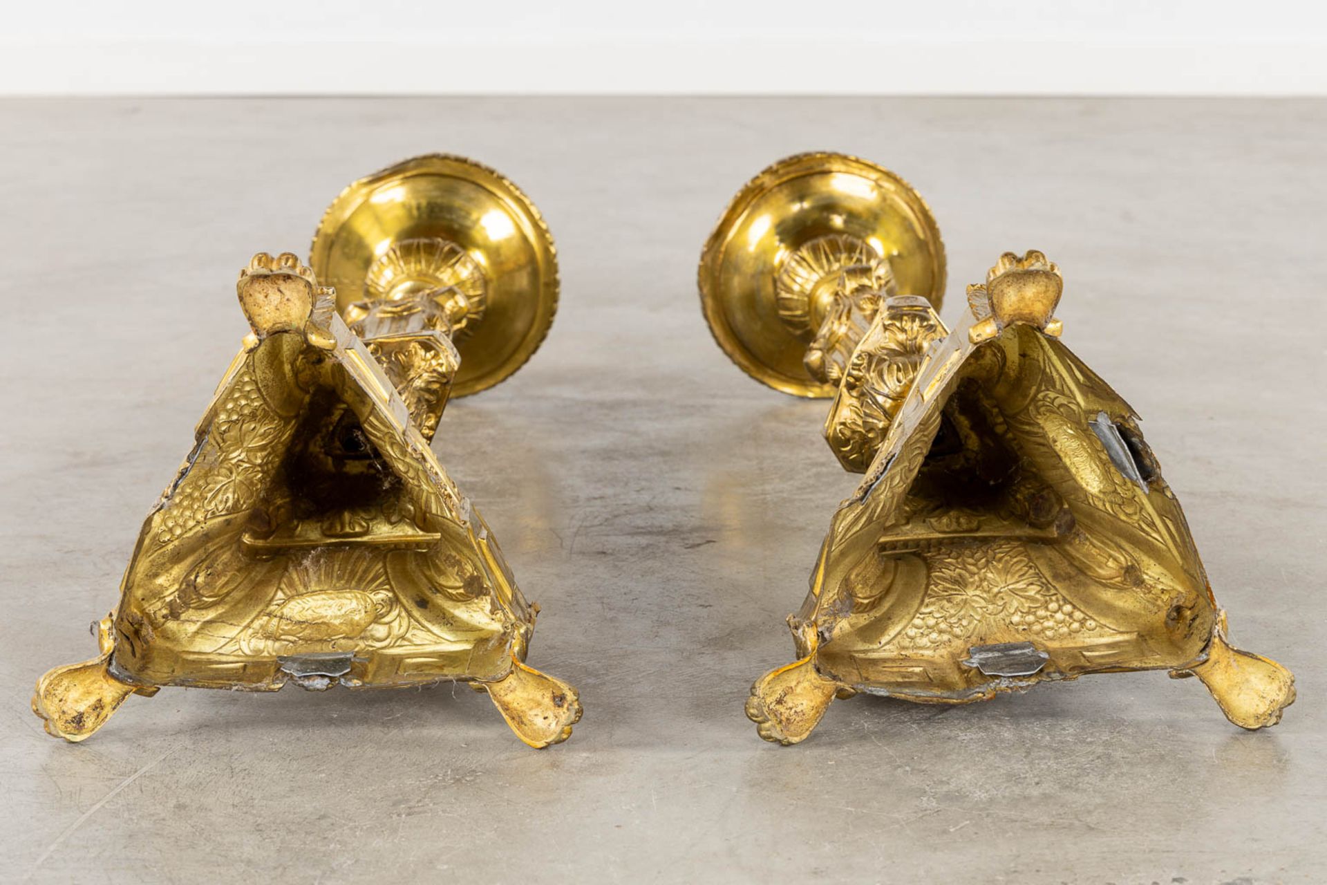 A pair of church candlesticks, brass. 19th C. (H:76 cm) - Image 7 of 13