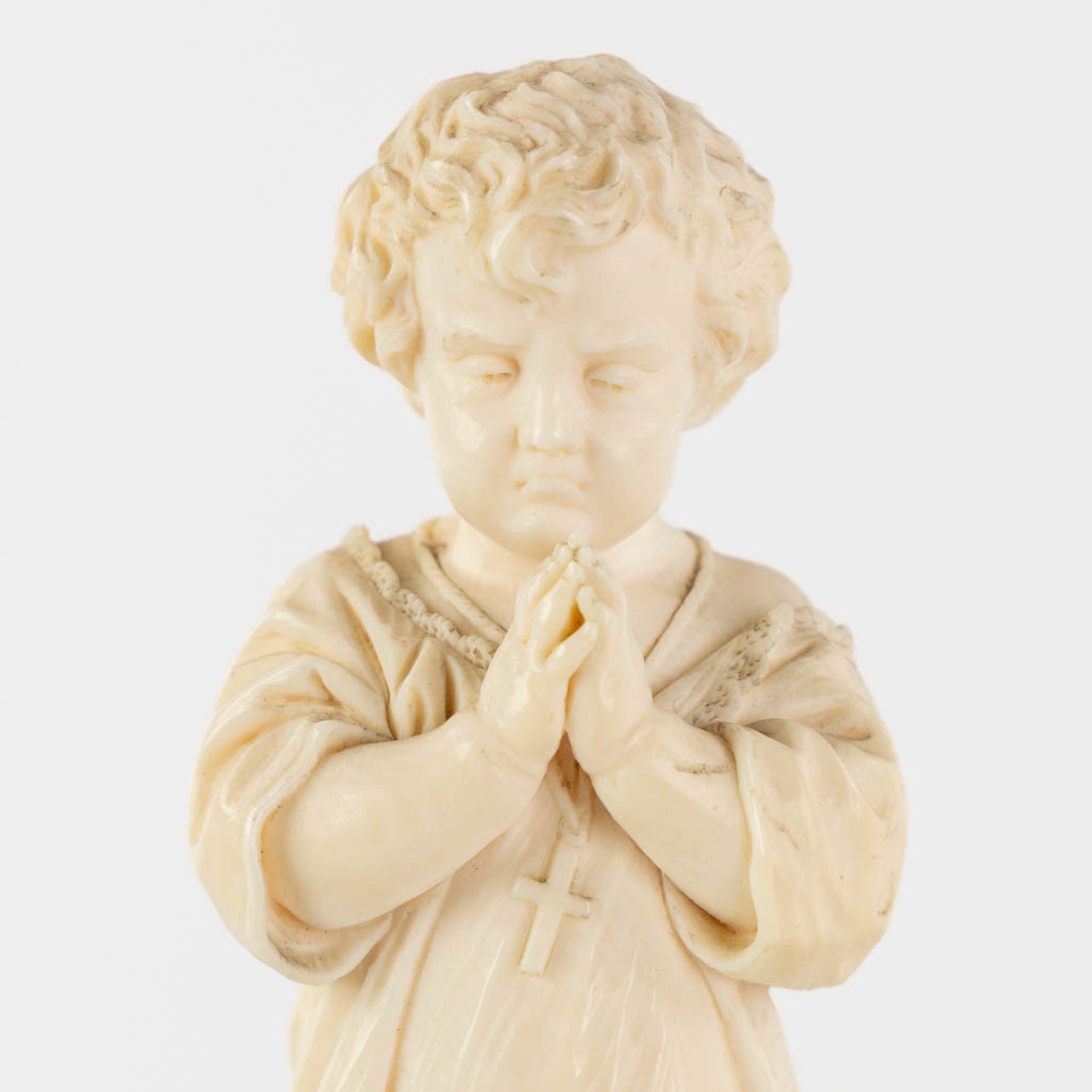 A pair of fine sculptures of Children, Ivory, Germany or Austria. 19th C. (H:19,5 x D:6 cm) - Bild 9 aus 10