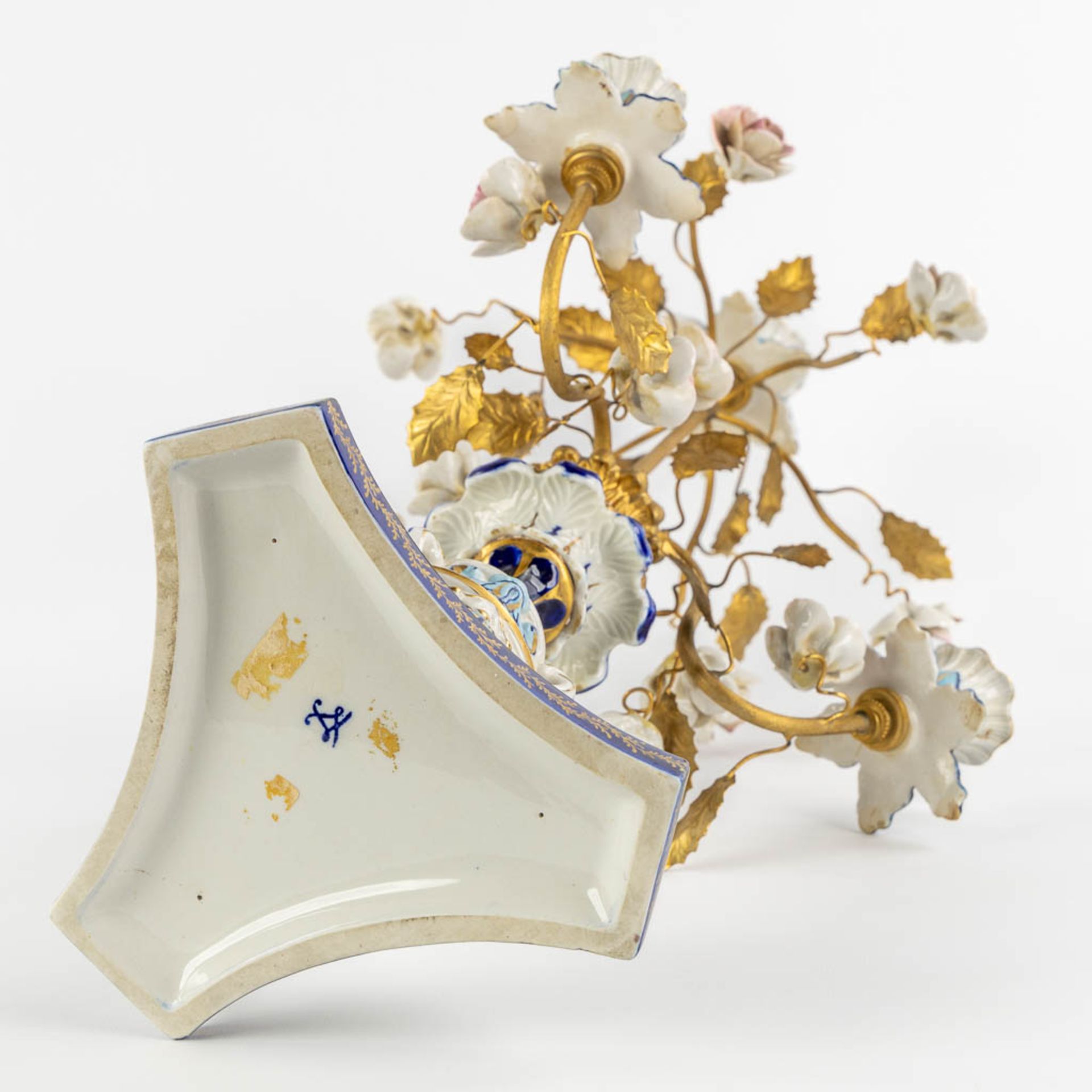 A candelabra, gilt brass and polychrome porcelain with flowers. Sèvres marks. (H:51 x D:24 cm) - Image 6 of 10