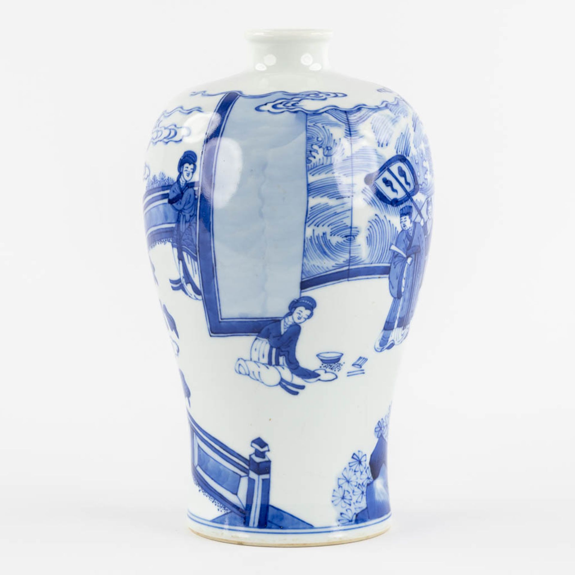 A Chinese 'Meiping' vase, blue-white decor. 20th C. (H:25 x D:15 cm) - Image 5 of 14