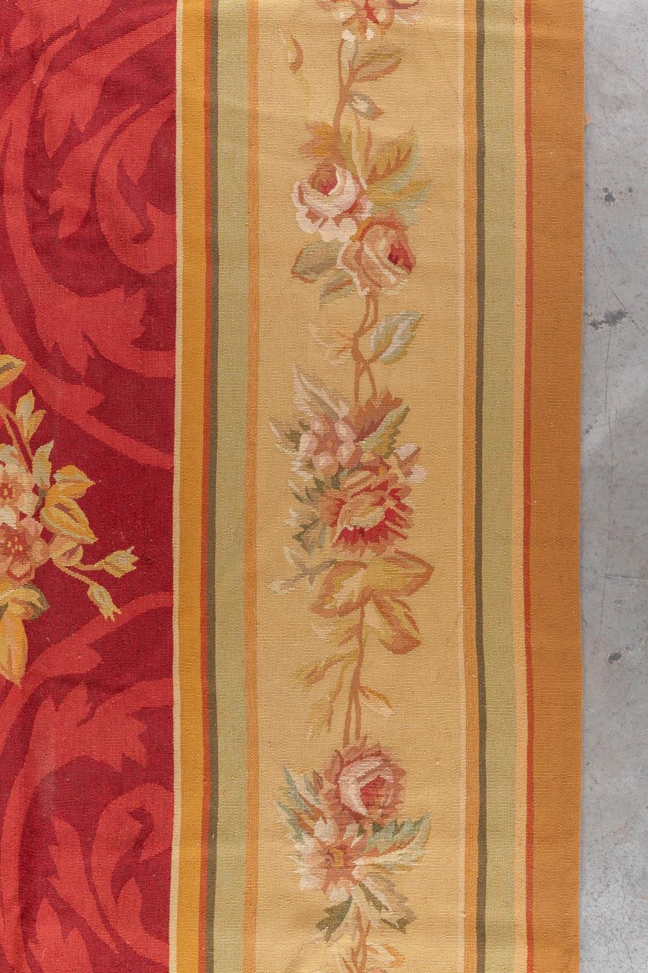 An exceptional carpet 'Aubusson'. France. (L:368 x W:275 cm) - Bild 4 aus 9