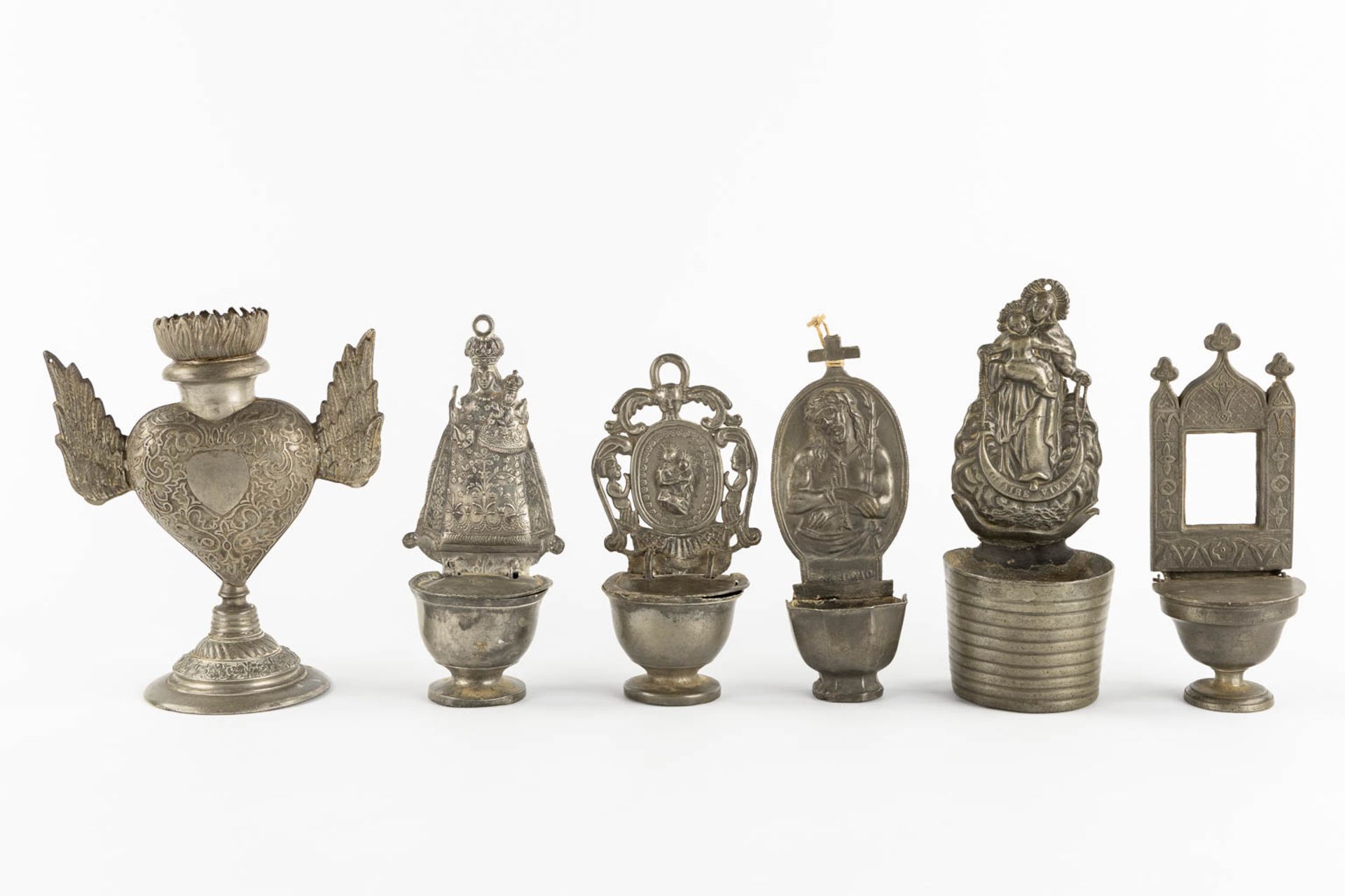 20 pieces of holy water fonts and a crucifix. Pewter, glass, Tin and Copper. 18th and 19th C. (W:17, - Bild 7 aus 10