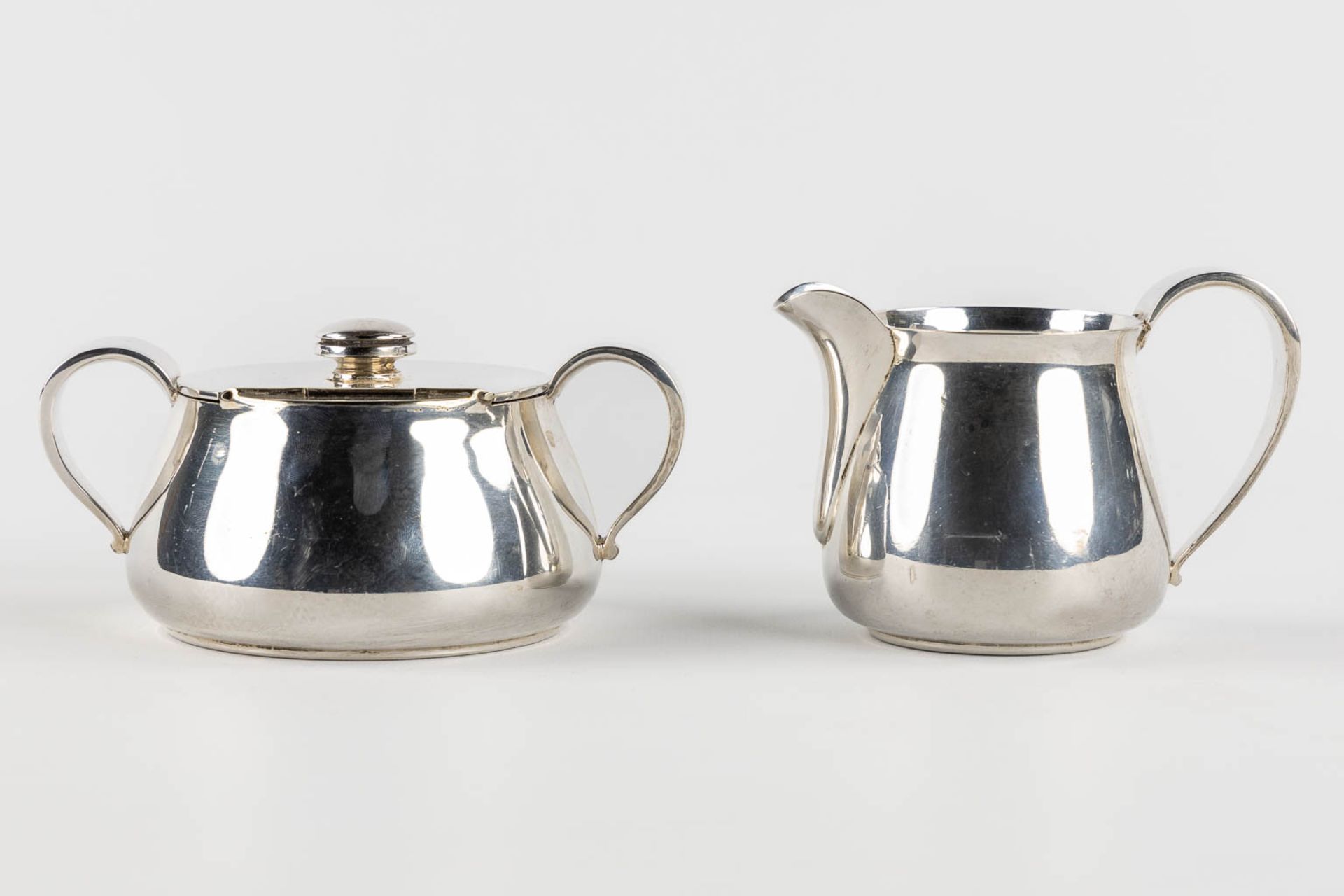 Wiskemann, a coffee and tea service, added two platter. Silver-plated metal and 'Metal Blanc'. (L:36 - Image 19 of 22