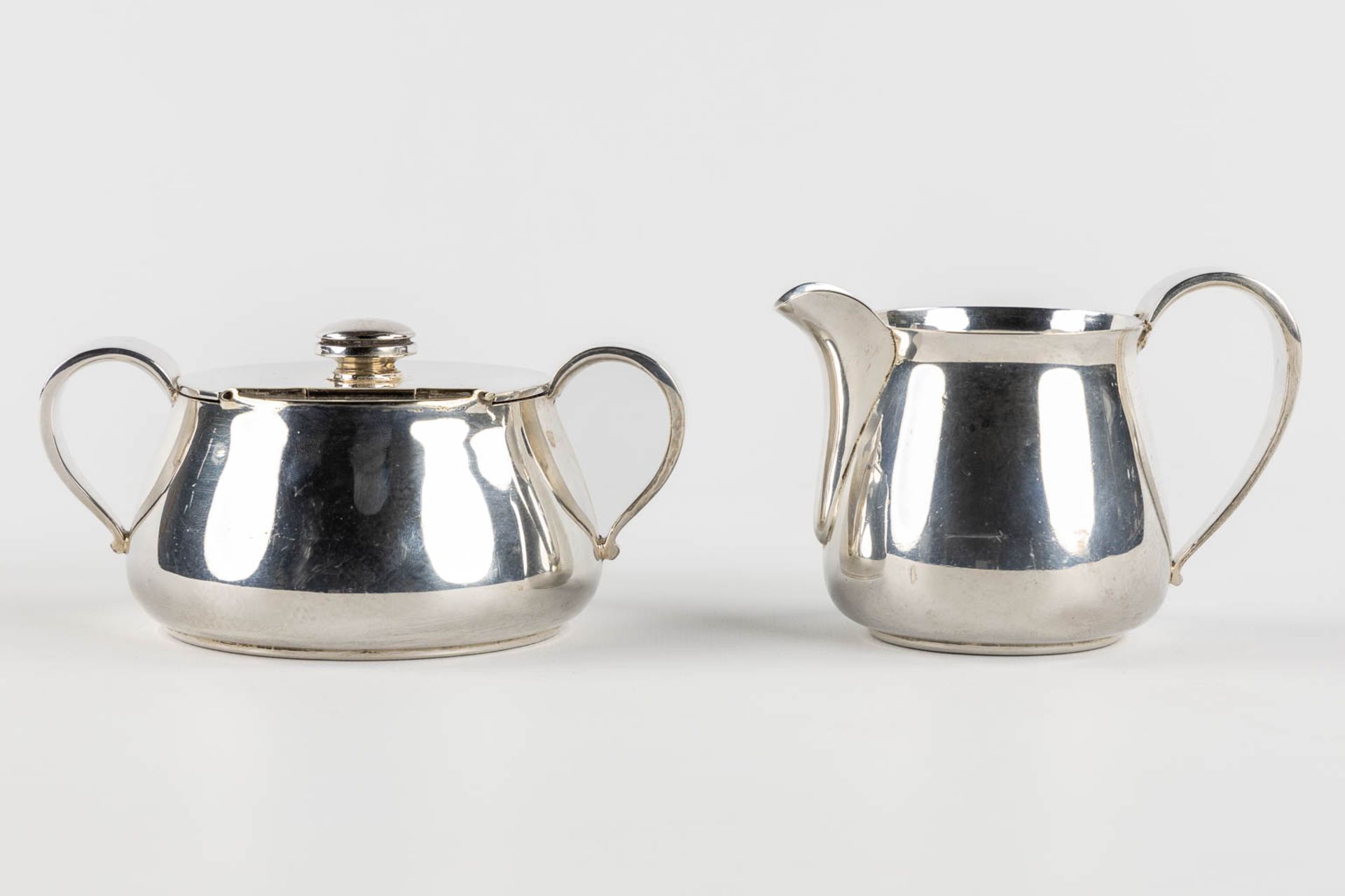 Wiskemann, a coffee and tea service, added two platter. Silver-plated metal and 'Metal Blanc'. (L:36 - Bild 19 aus 22