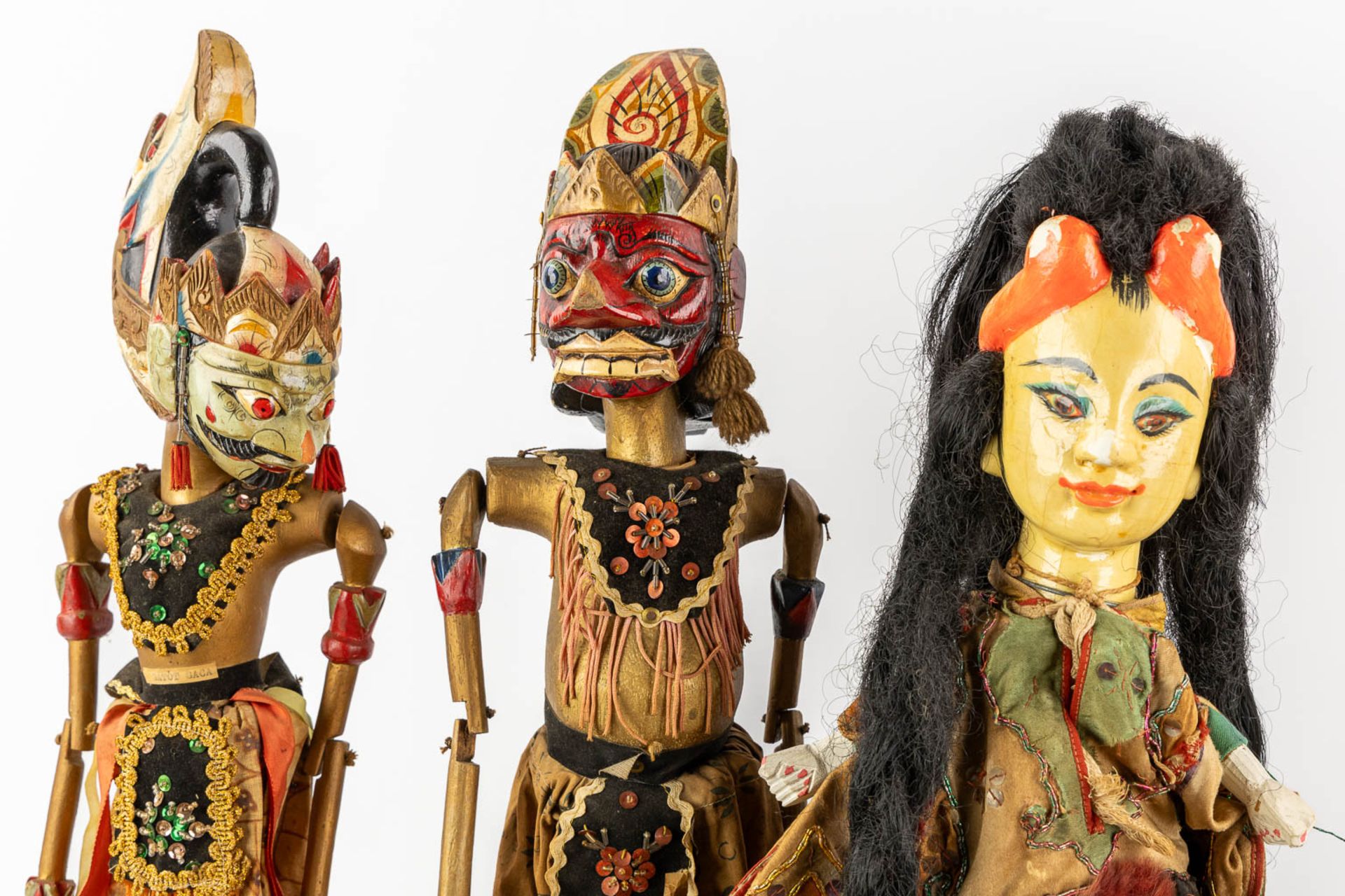 Twelve Indonesian shadow puppets. - Bild 4 aus 7