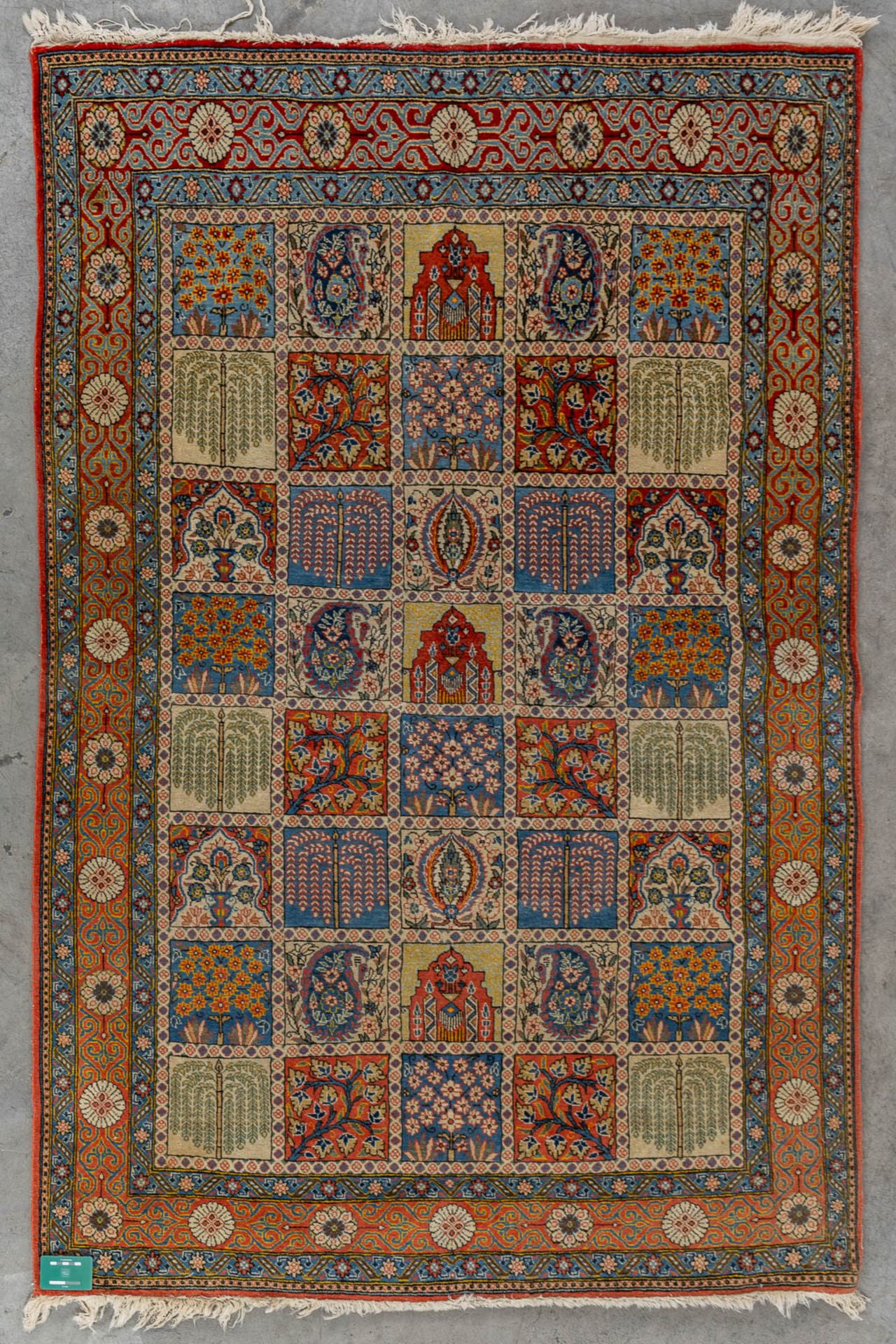An Oriental hand-made carpet, Ghoum. (L:202 x W:135 cm) - Bild 2 aus 6