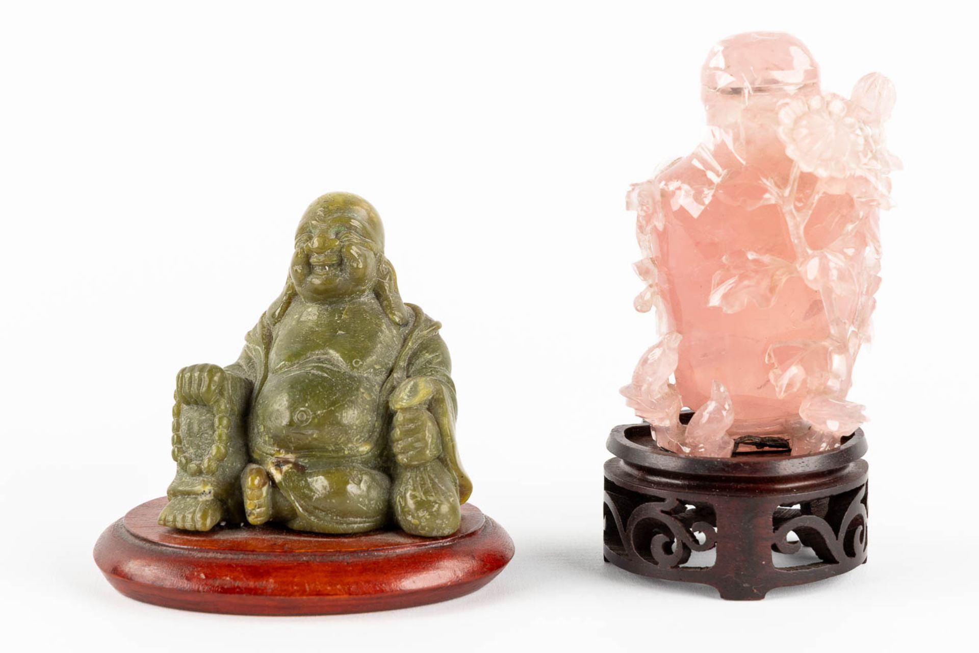 Six Buddha and a snuff bottle, Sculptured hardstones or jade. China. (L:6 x W:8 x H:11,5 cm) - Image 3 of 16