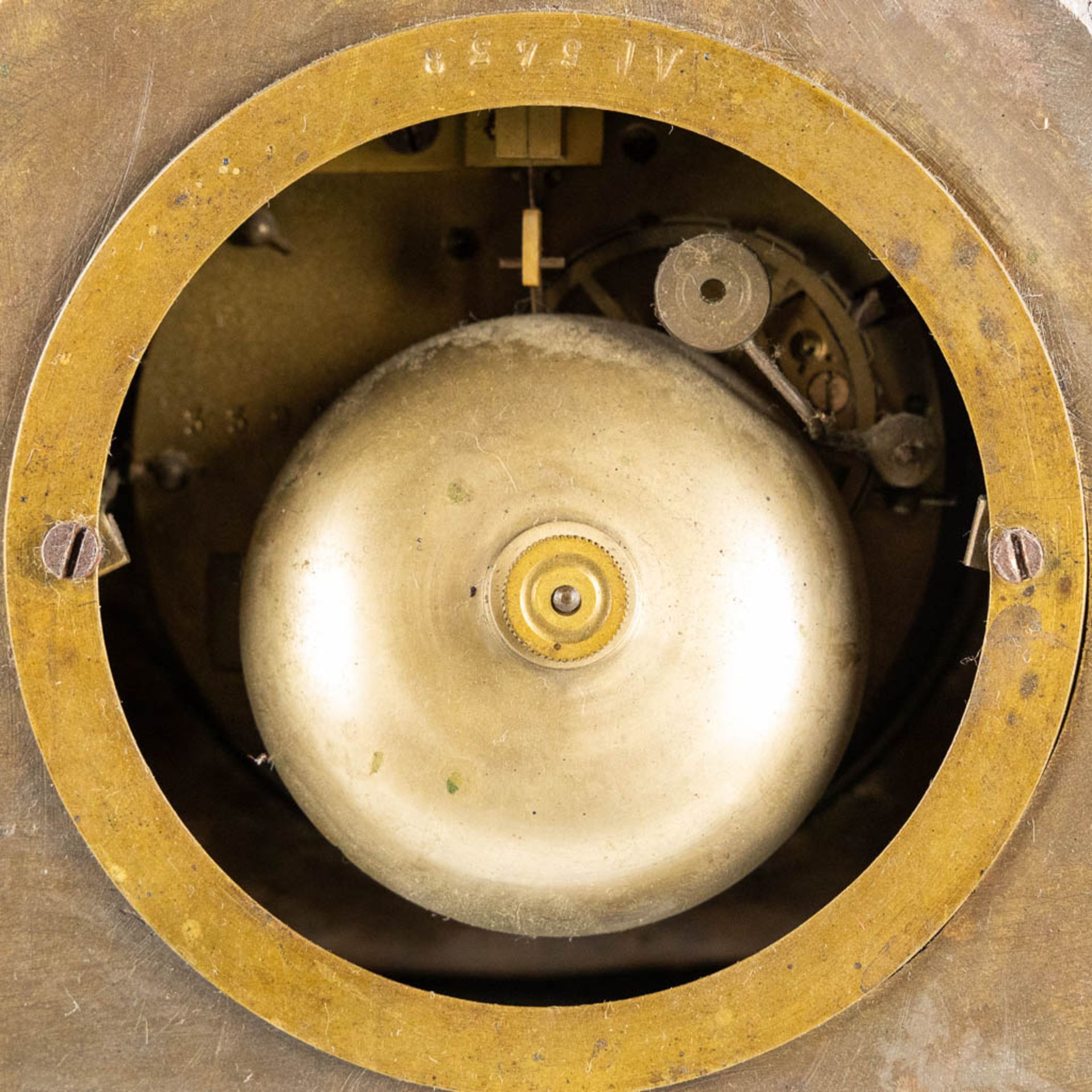 A mantle clock, gilt and patinated bronze, Empire style. 19th C. (L:13 x W:34 x H:46 cm) - Bild 9 aus 9