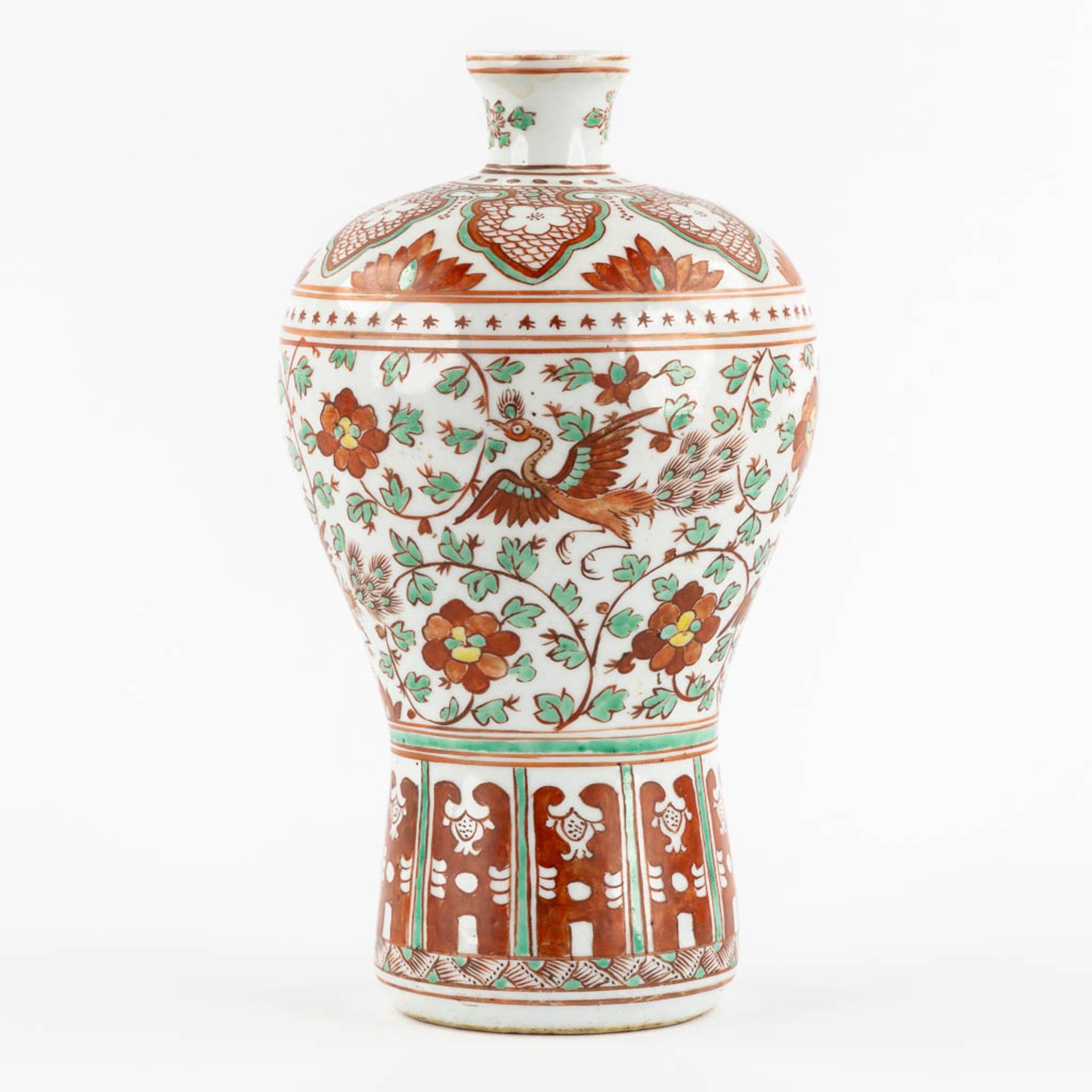 A Chinese Meiping vase, Famille verte decorated with Phoenix. 20th C. (H:31 x D:18 cm)