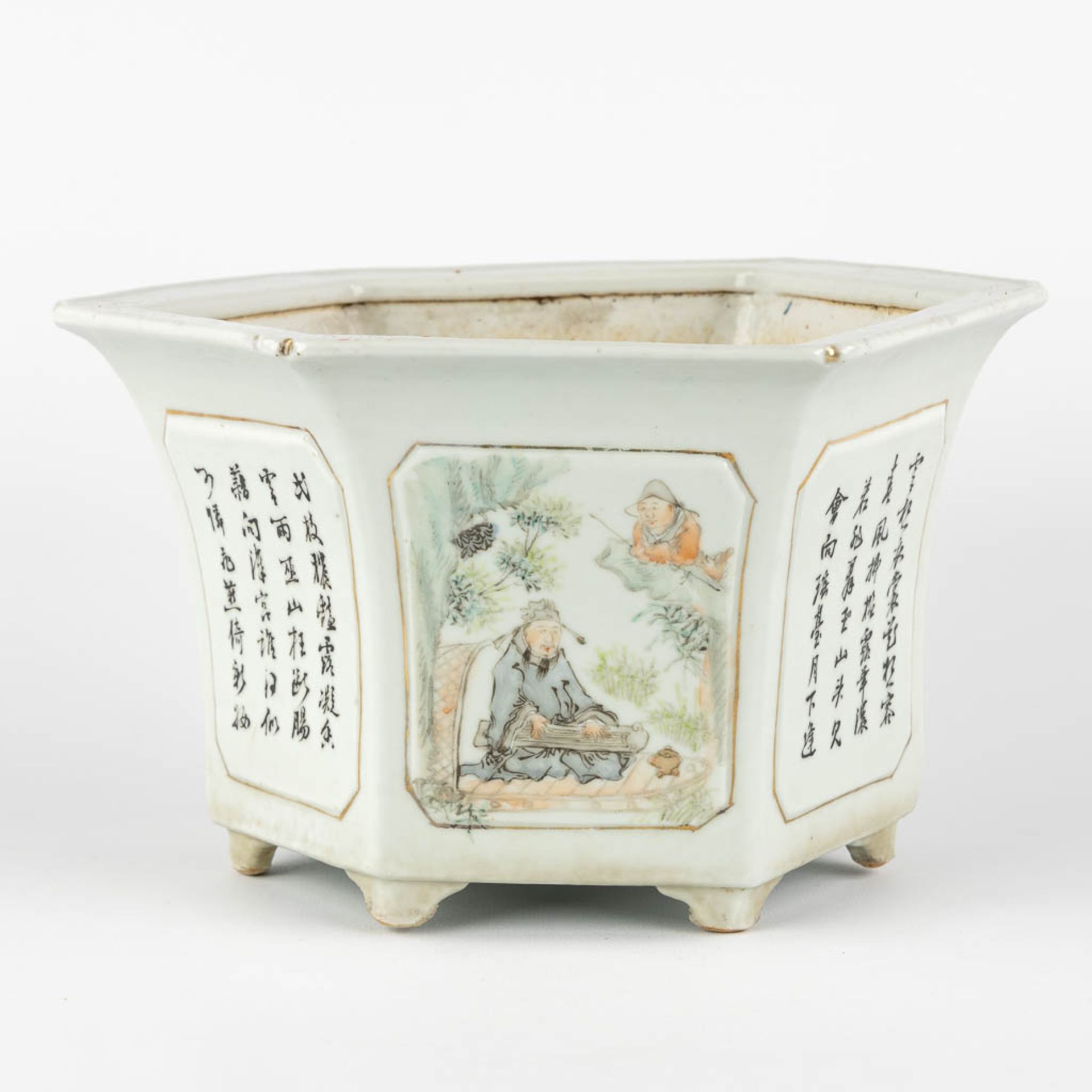 A Chinese hexagonal cache-pot, Qianjian Cai, decorated with caligraphy and children. (H:16,5 x D:26 - Bild 6 aus 12