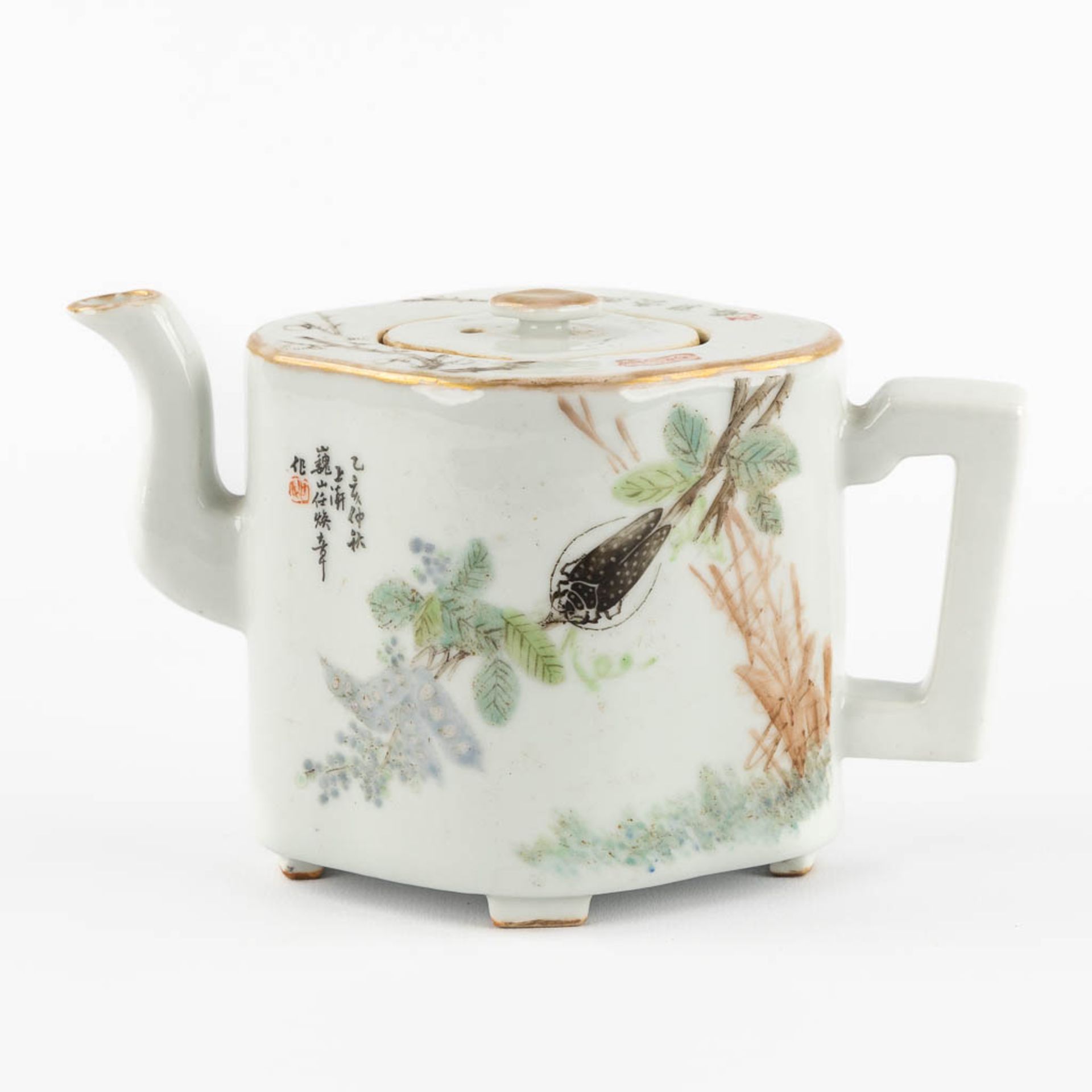 A Chinese teapot decorated with Fauna and Flora. Guangxu Mark. (L:9 x W:17 x H:10 cm)