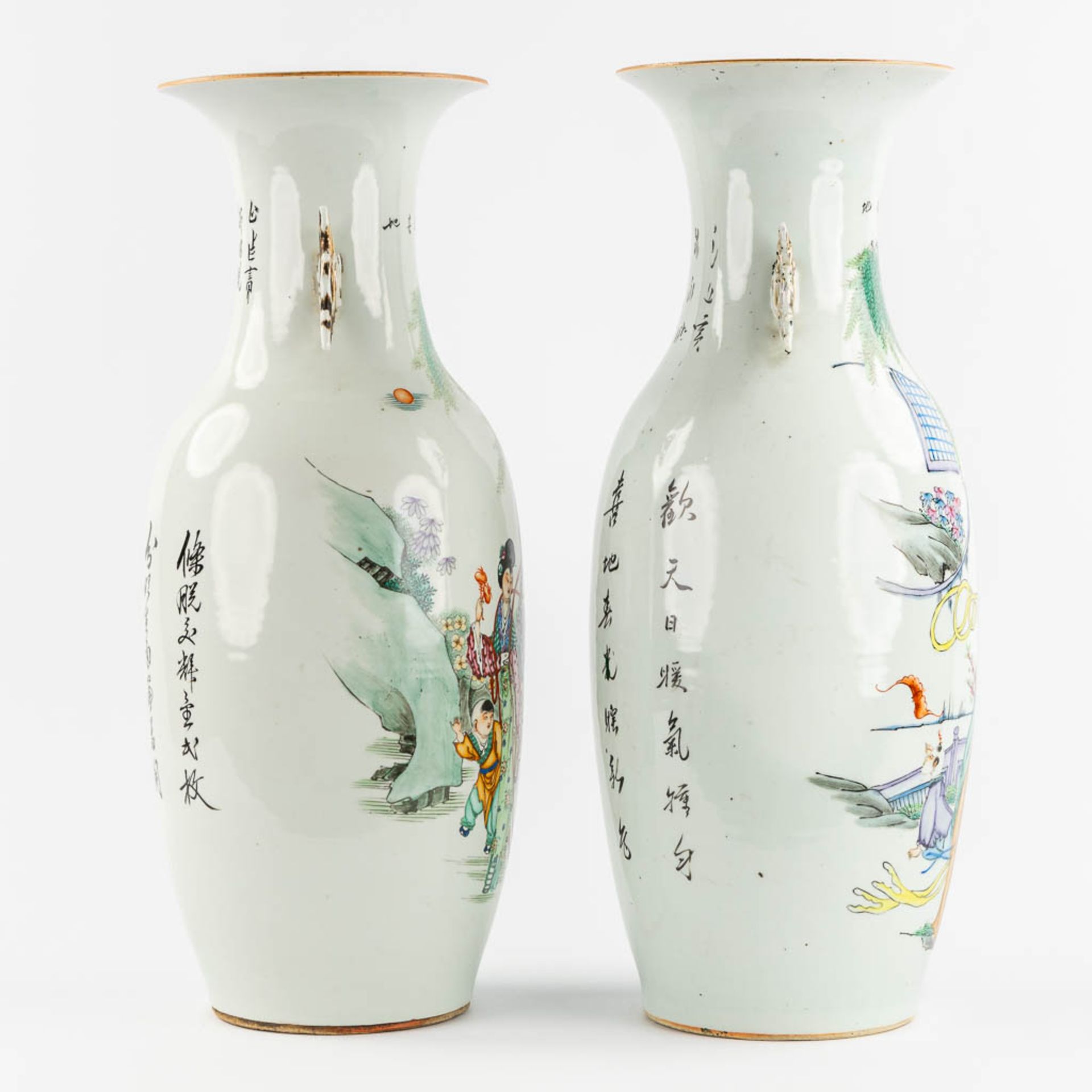 Two Chinese vases decorated with ladies and playing children in the garden. (H:58 x D:23 cm) - Bild 3 aus 15
