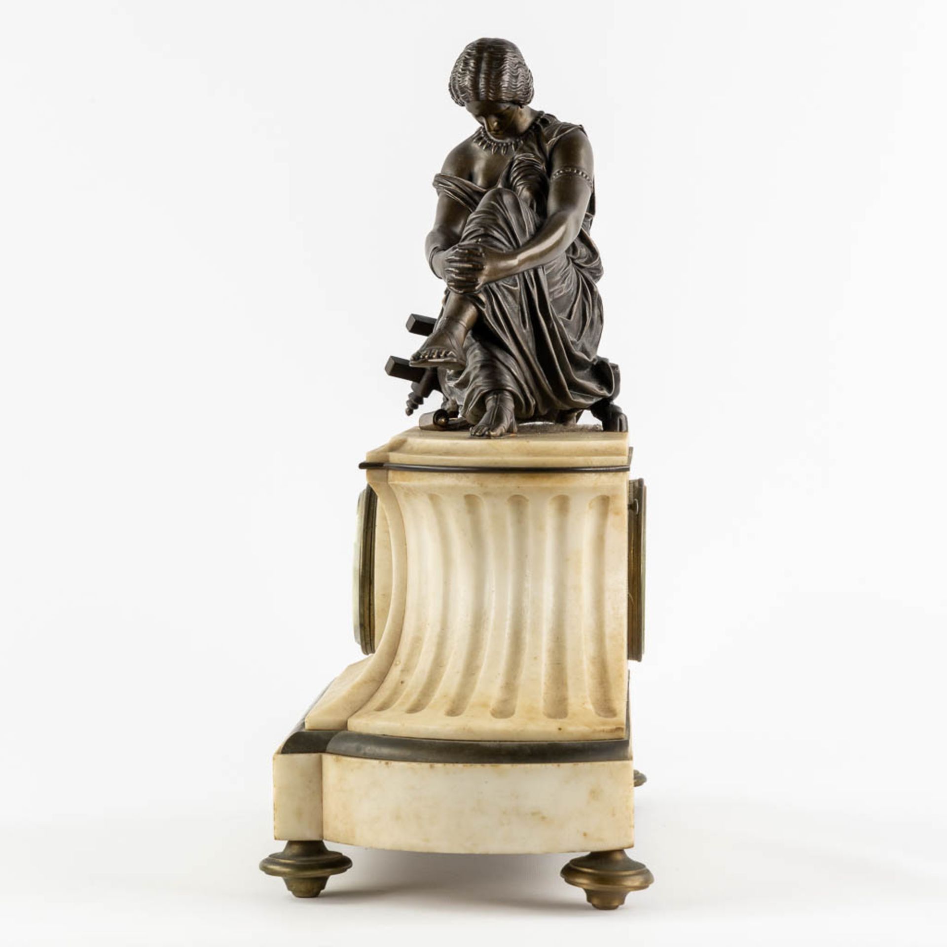 James PRADIER (1790-1852) 'Mantle Clock', patinated bronze on White Carrara marble. (L:21 x W:45 x H - Bild 7 aus 11