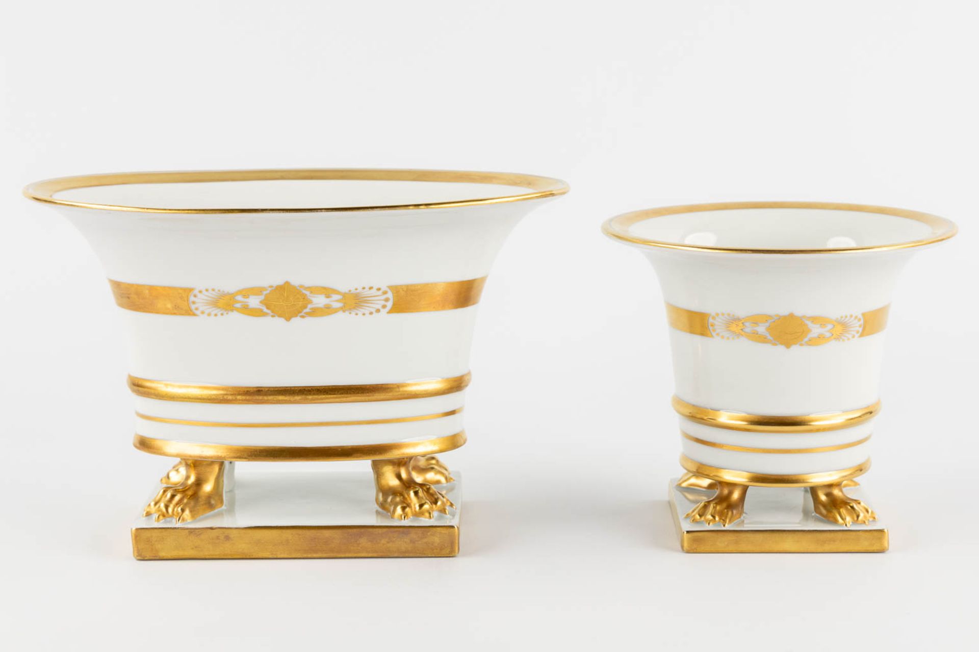 Herend, a collection of cache-pots, vases and baskets, polychrome porcelain. (L:24 x W:29 x H:20 cm) - Bild 8 aus 13