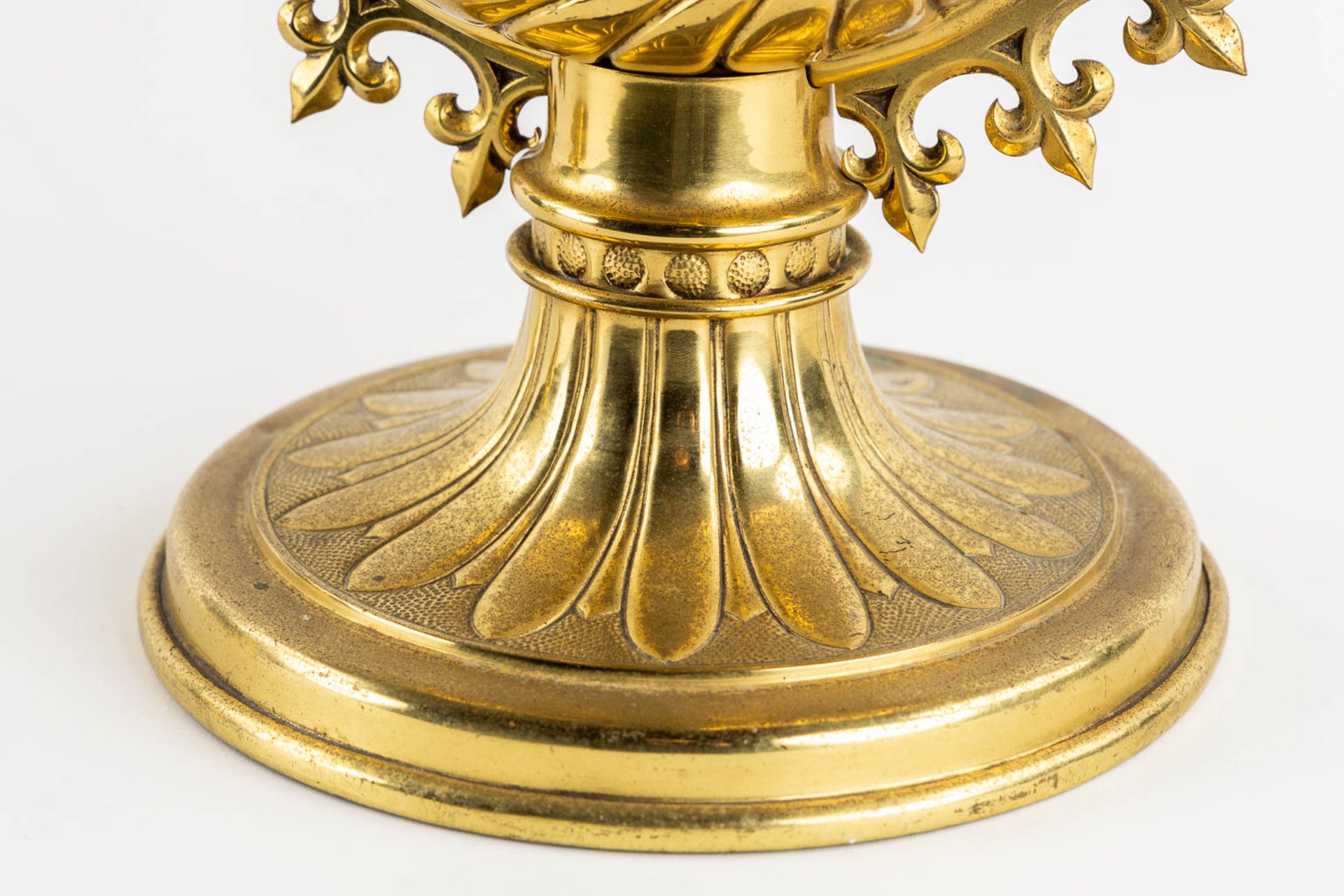 A pair of candelabra, brass, gothic Revival. (L:21 x W:27 x H:42 cm) - Bild 11 aus 11