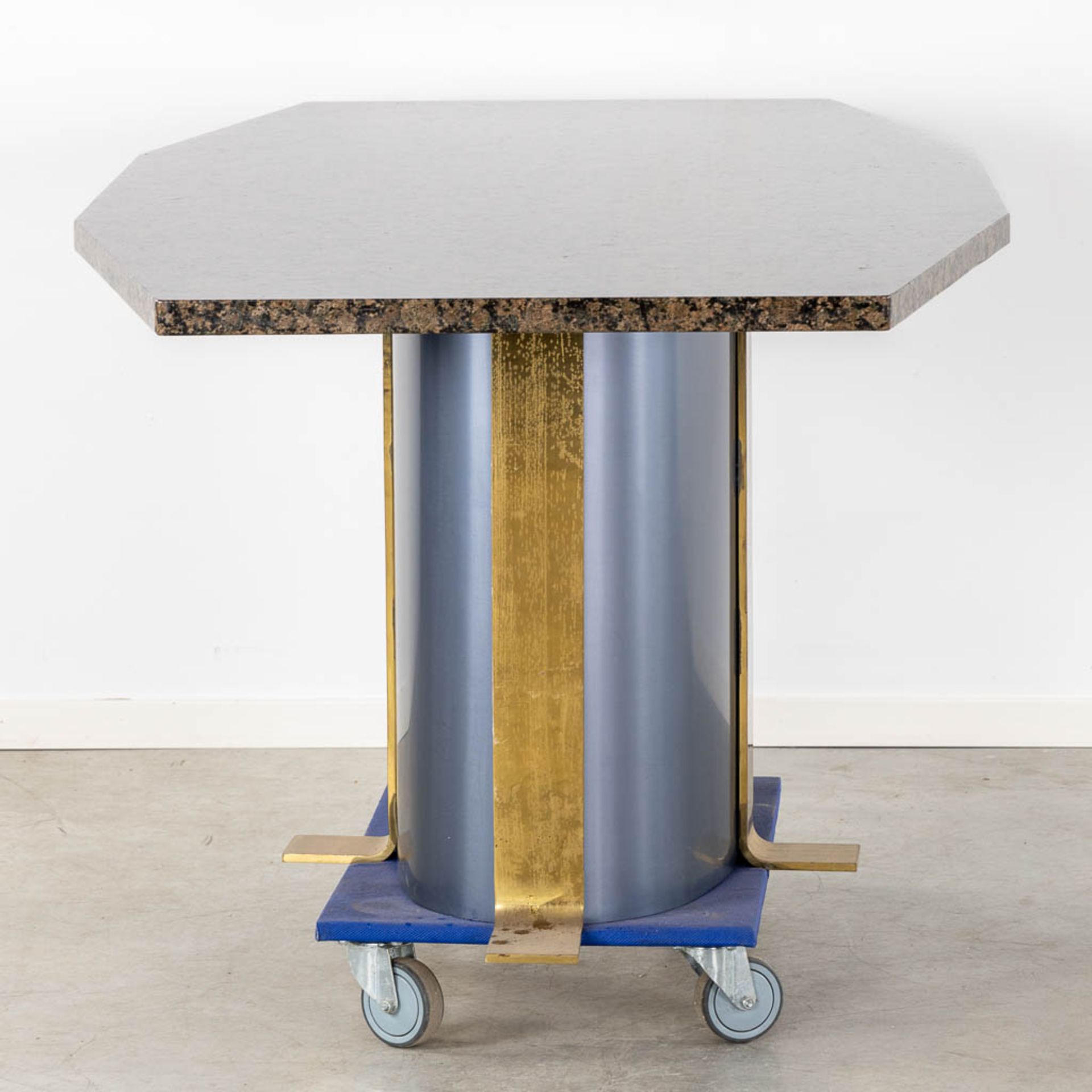 A diningroom table, bronze and patinated metal with a granite table top. (L:101 x W:210 x H:79 cm) - Bild 5 aus 10