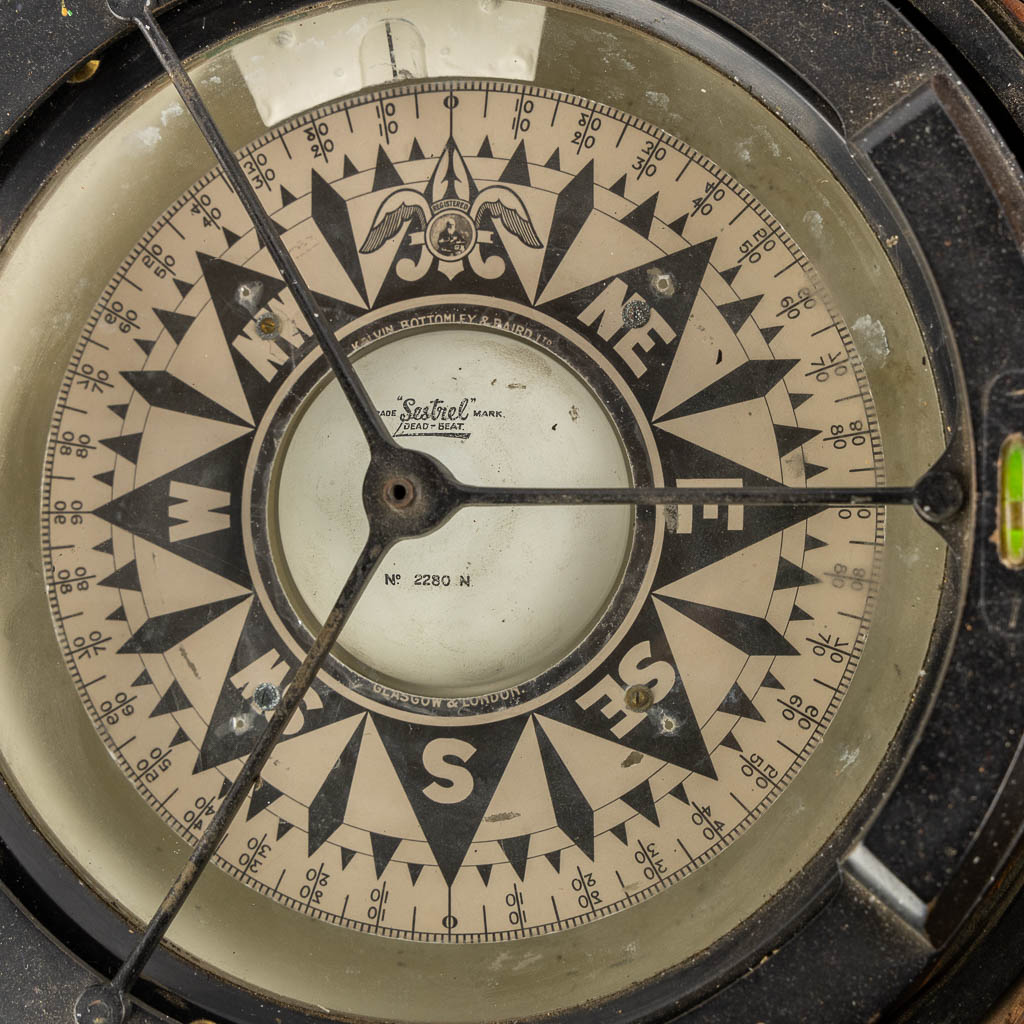 Sestrel Glasgow, An antique compass in a wood box. (L:26 x W:26 x H:26 cm) - Bild 10 aus 11