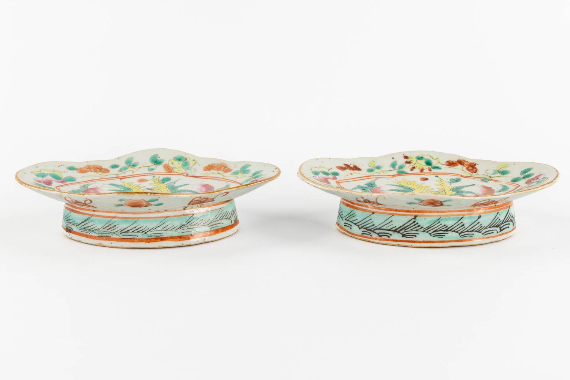 Four Oriental polychrome porcelain bowls, decorated with peaches and flowers. (L:12 x W:17 x H:4 cm) - Bild 4 aus 9