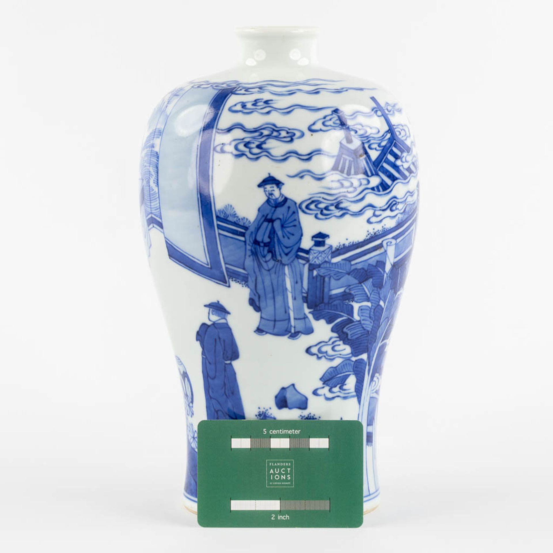 A Chinese 'Meiping' vase, blue-white decor. 20th C. (H:25 x D:15 cm) - Image 2 of 14