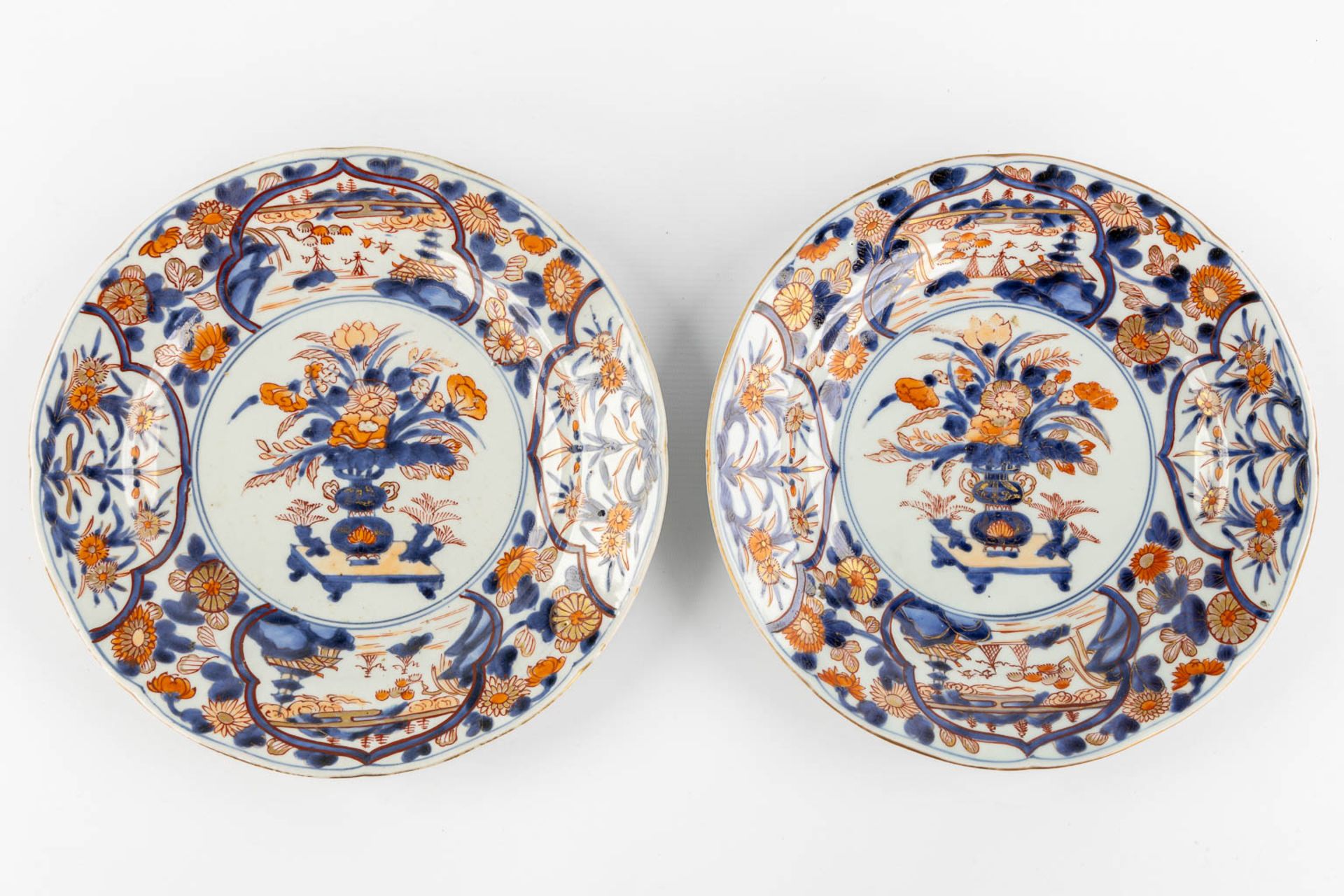 A collection of Famille Rose, Imari and Capucine. Chinese and Japanese porcelain. 19th/20th C. (W:33 - Bild 3 aus 12