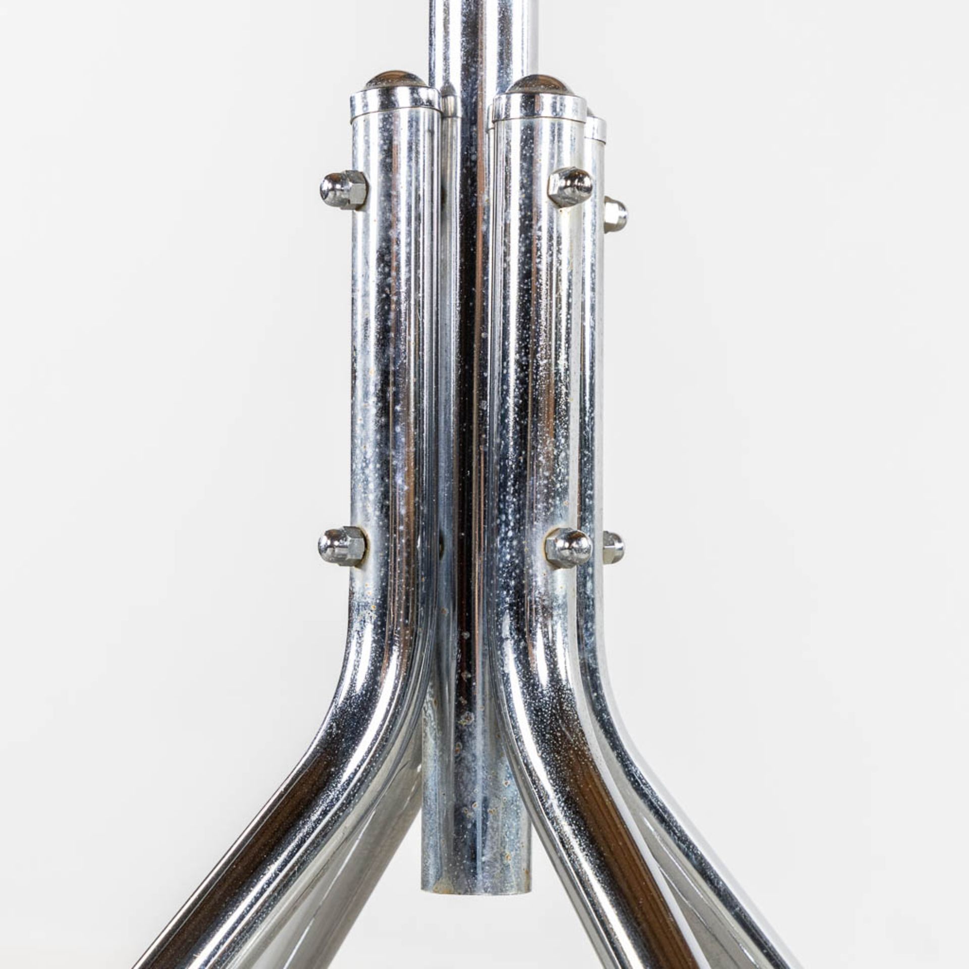 Tubax, a mid-century coathanger. Chromed metal. (H:173 x D:58 cm) - Bild 6 aus 8