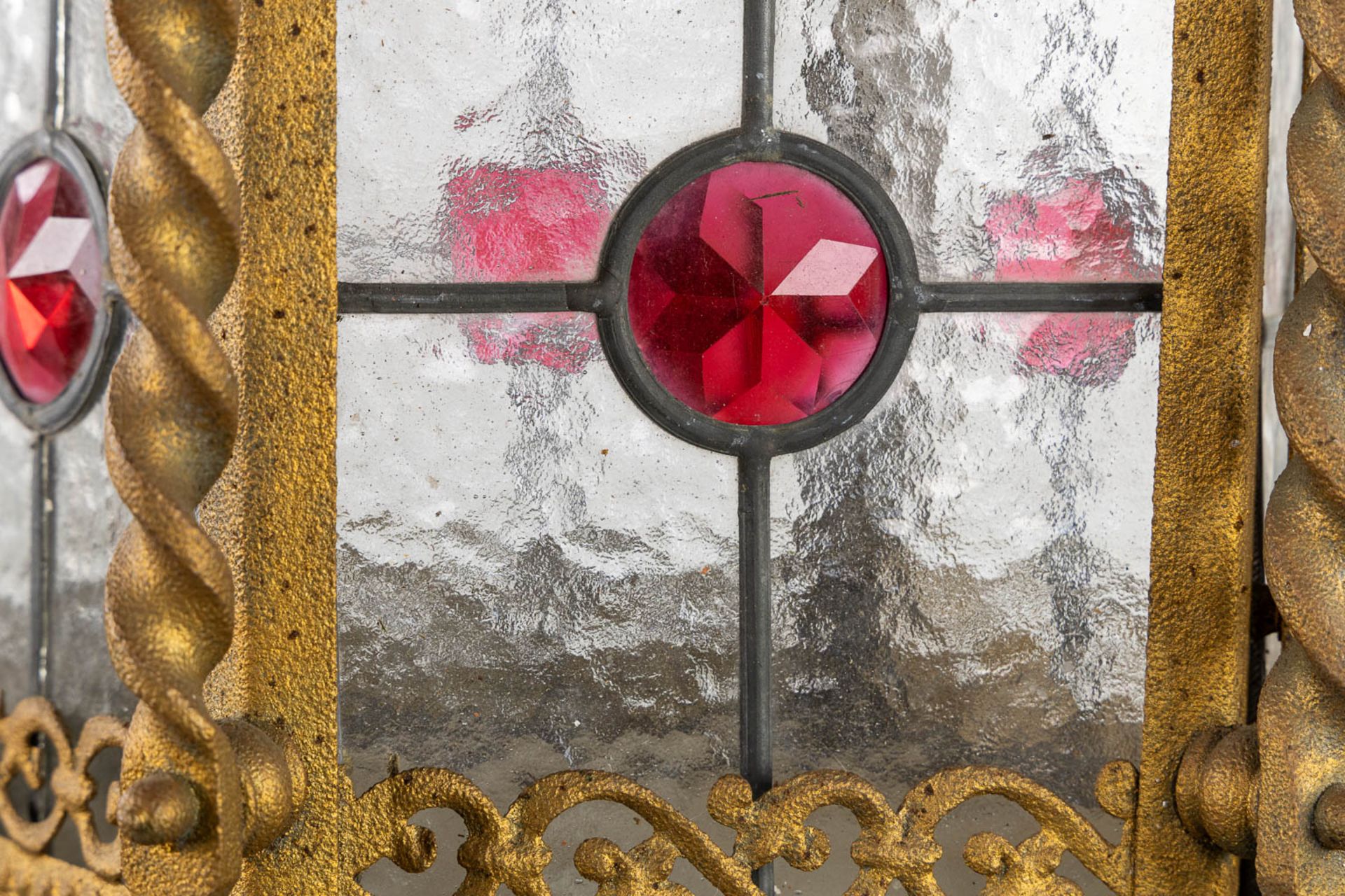 A decorative Lantern, gilt metal and stained glass. (H:96 x D:48 cm) - Bild 6 aus 7