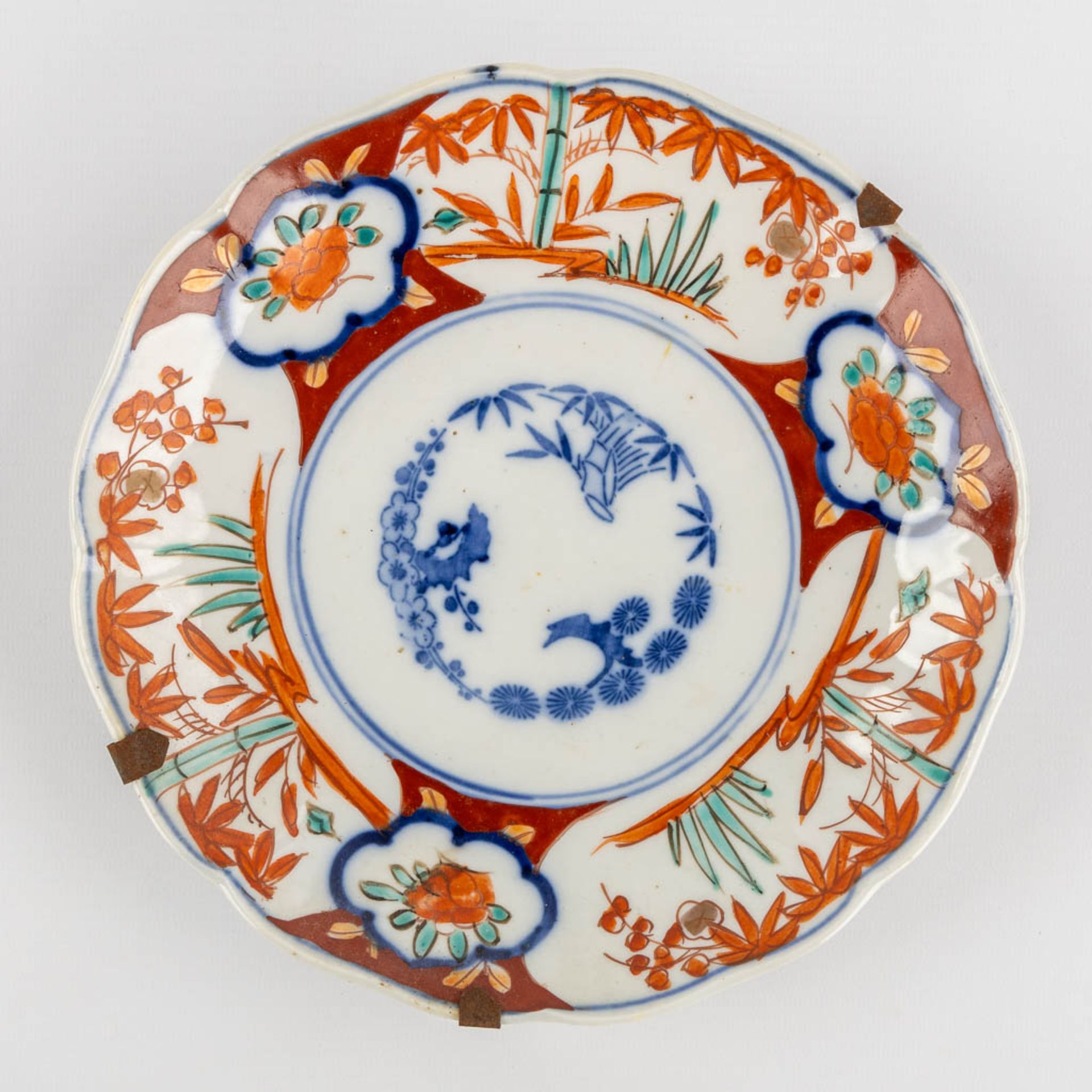 Eight Chinese and Japanese plates, Famille Rose and Imari. 19th and 20th C. (D:47 cm) - Bild 13 aus 16