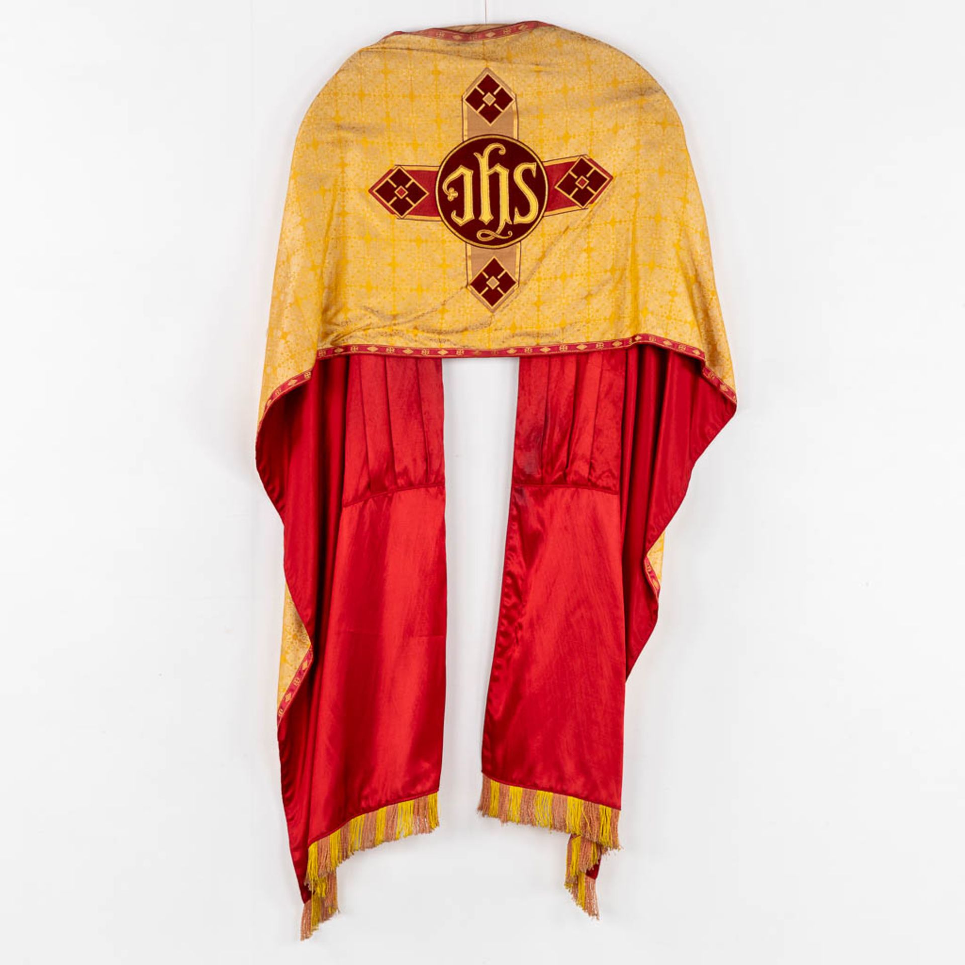 A Humeral Veil and Four Roman Chasubles, embroideries with an IHS and floral decor. - Image 3 of 29