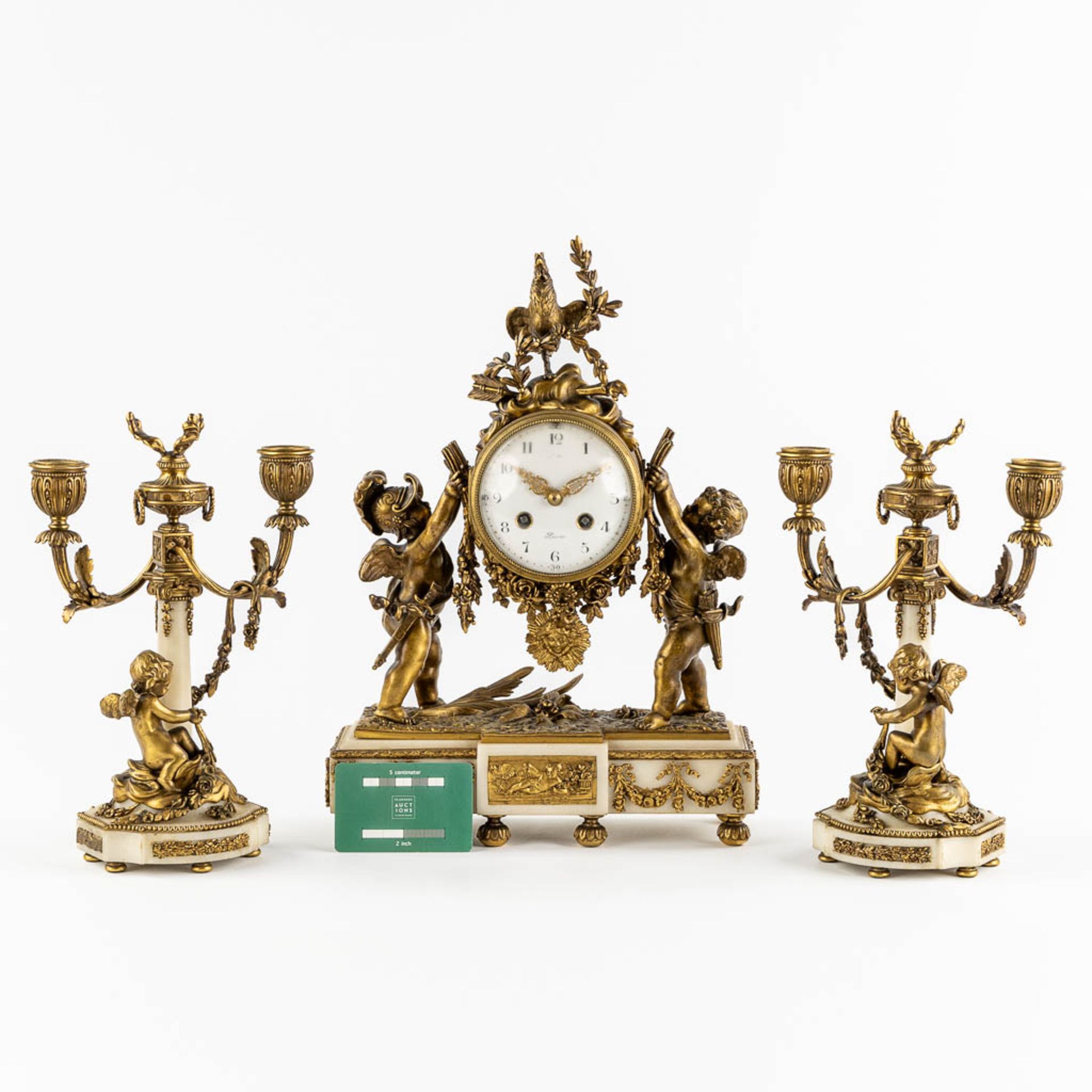 A three-piece mantle garniture clock and candelabra, gilt and patinated bronze on Carrara marble. 19 - Bild 2 aus 15