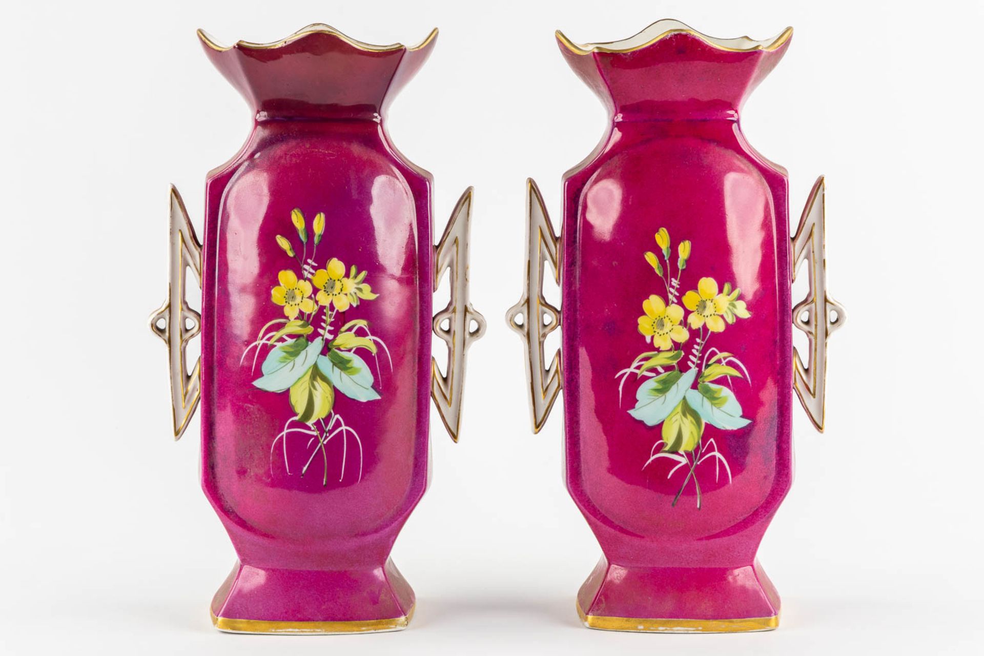 Vieux Bruxelles, a pair of vases with 'Hatching Ducklings'. 19th C. (L:12 x W:23 x H:40 cm) - Image 5 of 10