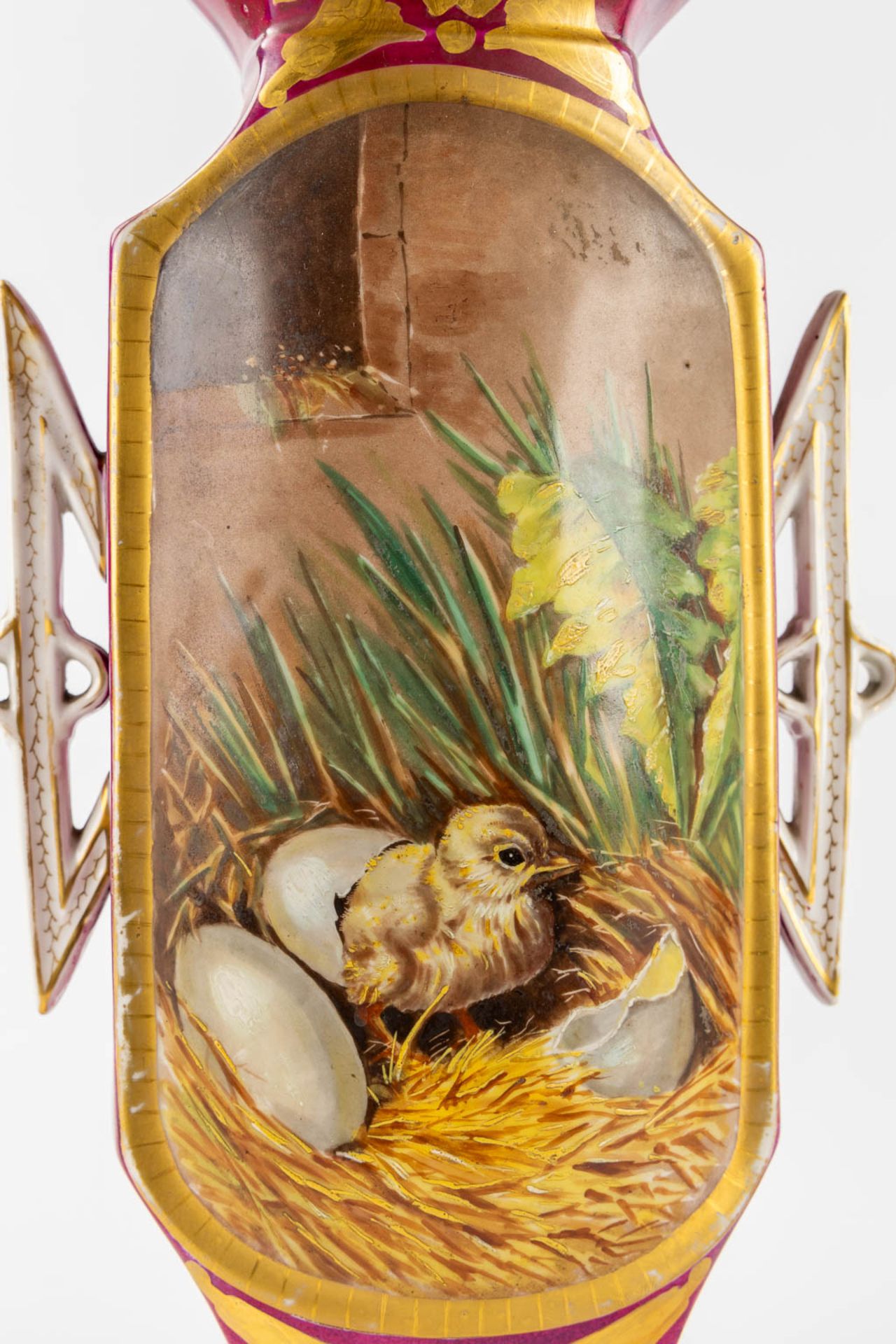 Vieux Bruxelles, a pair of vases with 'Hatching Ducklings'. 19th C. (L:12 x W:23 x H:40 cm) - Image 9 of 10