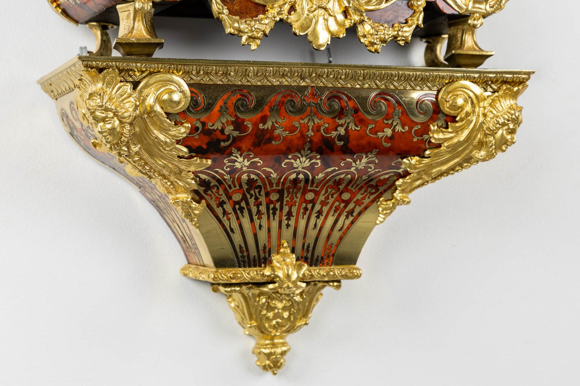 A cartel clock on a stand, tortoiseshell inlay mounted with gilt bronze. Japy Frères, 19th C. (L:17 - Bild 9 aus 13