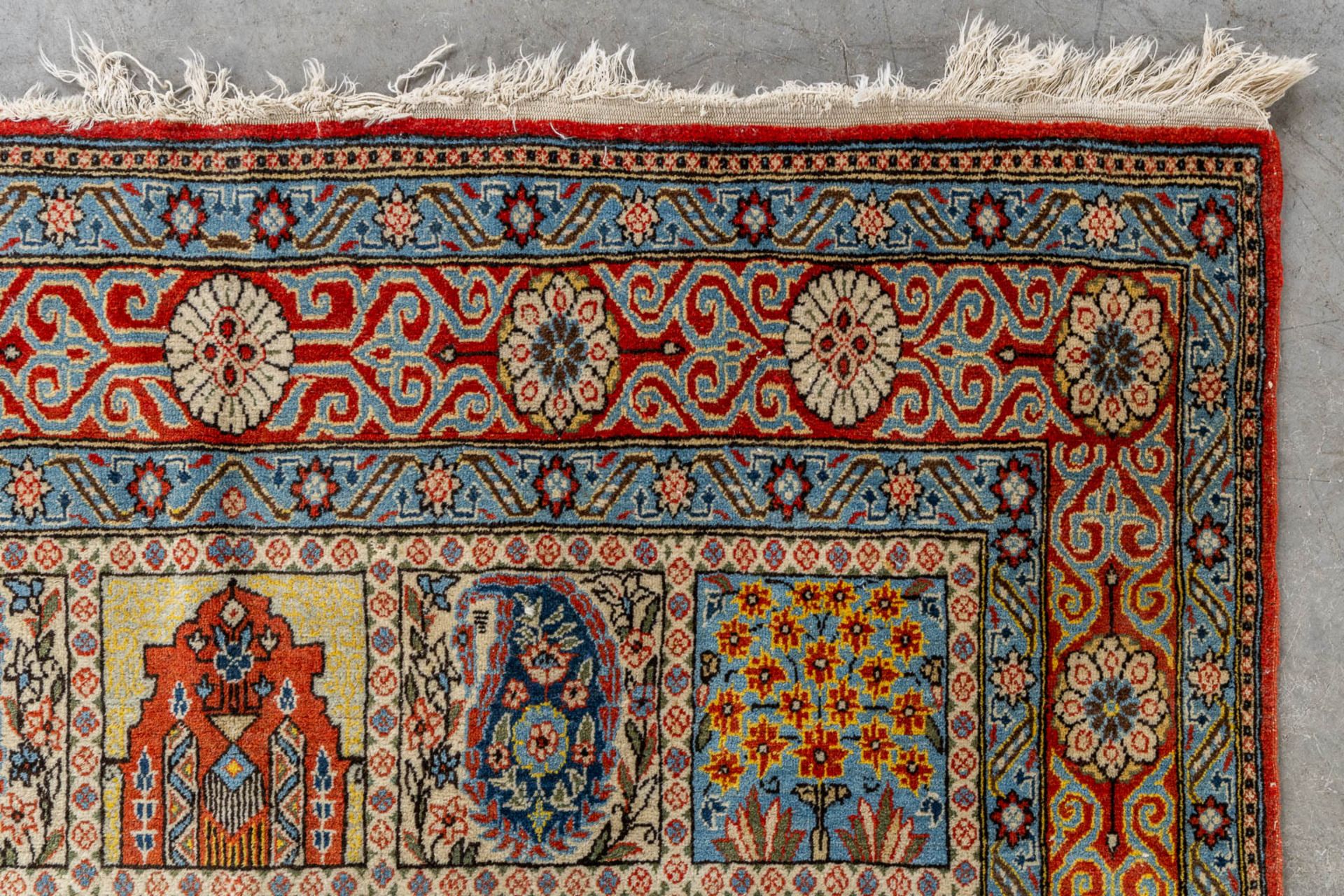 An Oriental hand-made carpet, Ghoum. (L:202 x W:135 cm) - Bild 5 aus 6