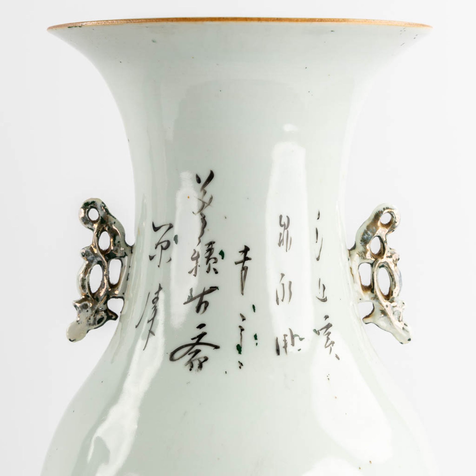 Two Chinese vases decorated with ladies and playing children in the garden. (H:58 x D:23 cm) - Bild 10 aus 15