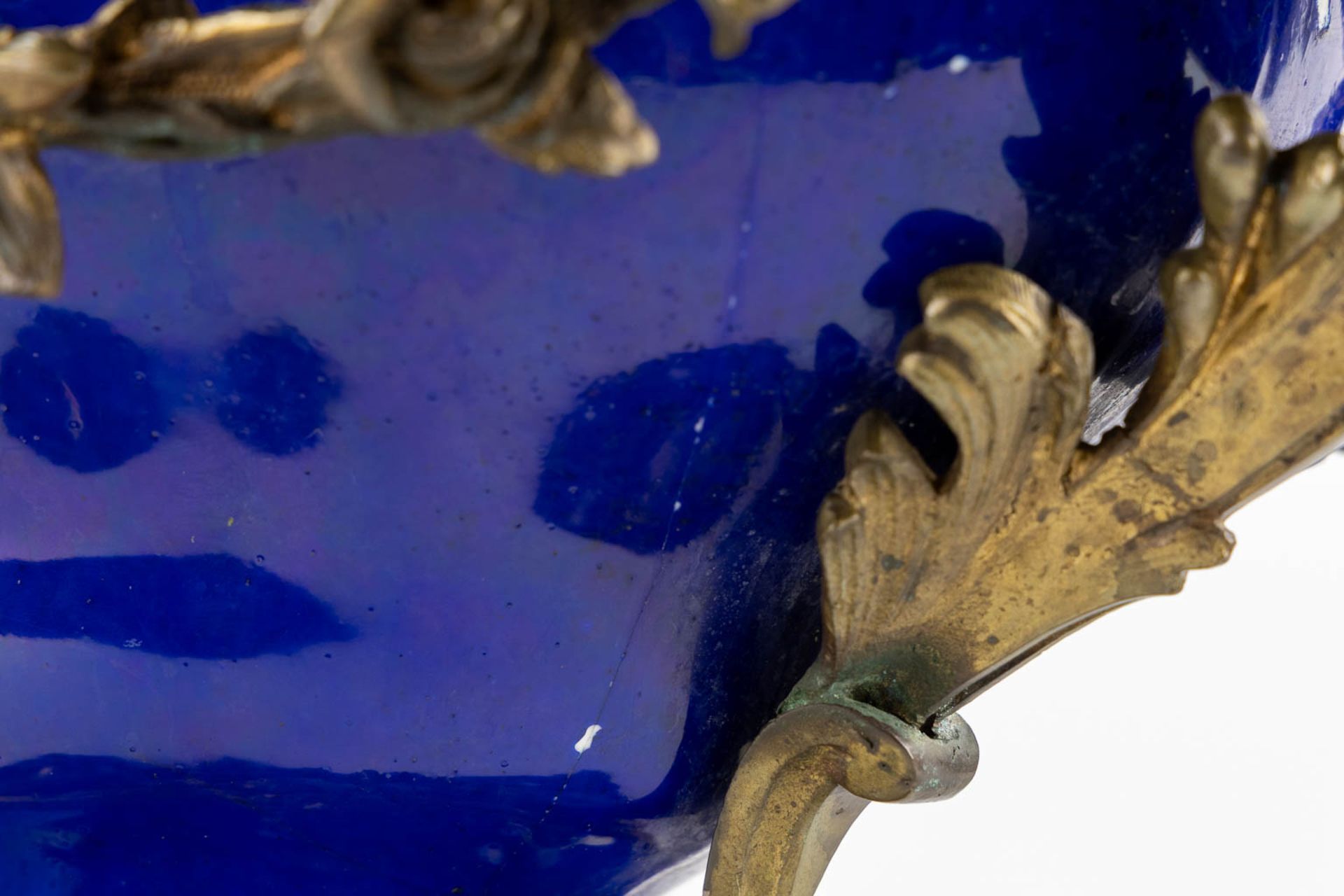 A large blue-glaze faience blowl mounted with bronze, 19th C. (L:31 x W:61 x H:34 cm) - Bild 12 aus 12