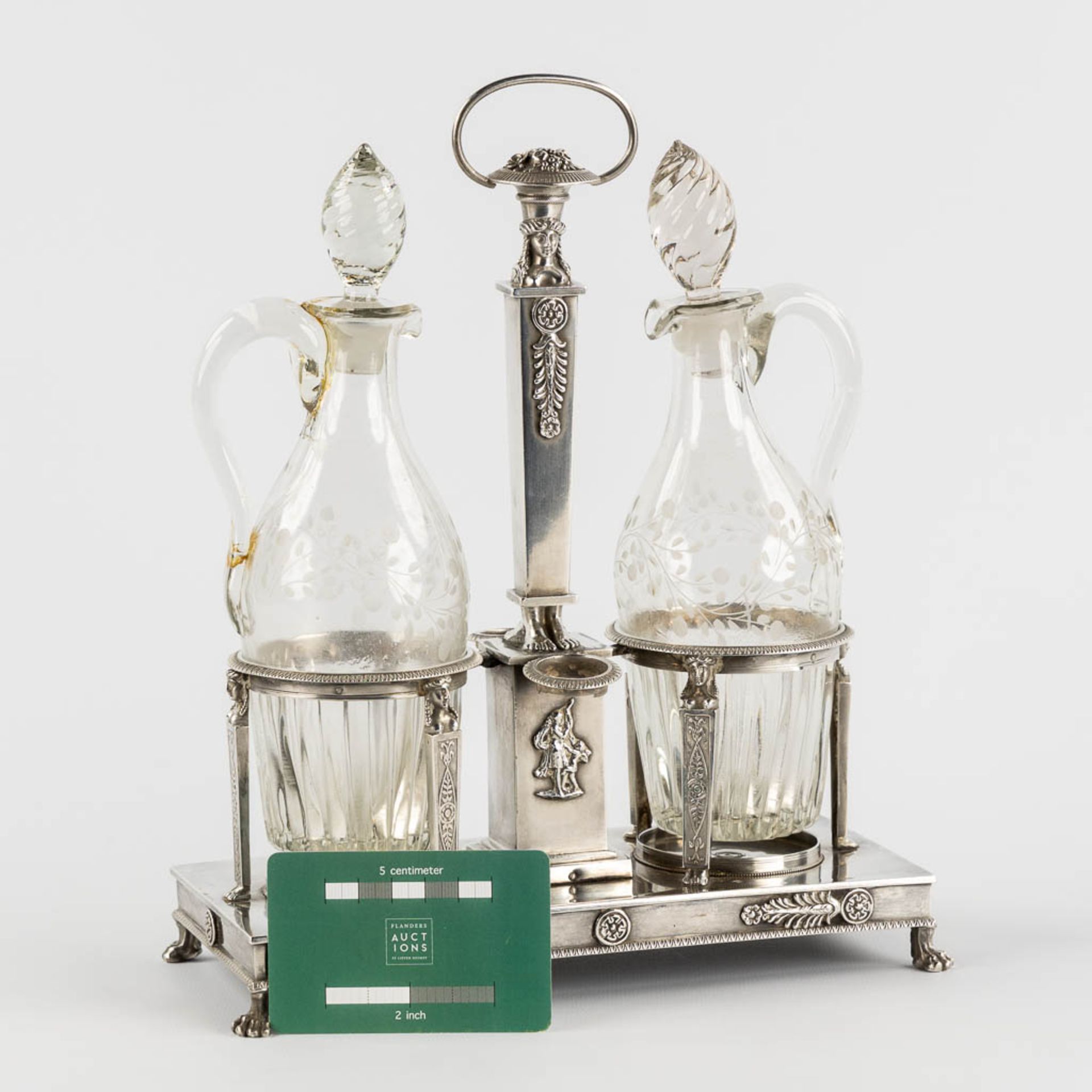 An oil and vinegar set, silver, Paris, France, 950/1000. Empire period, 1809-1819. (L:11 x W:23 x H: - Bild 2 aus 14