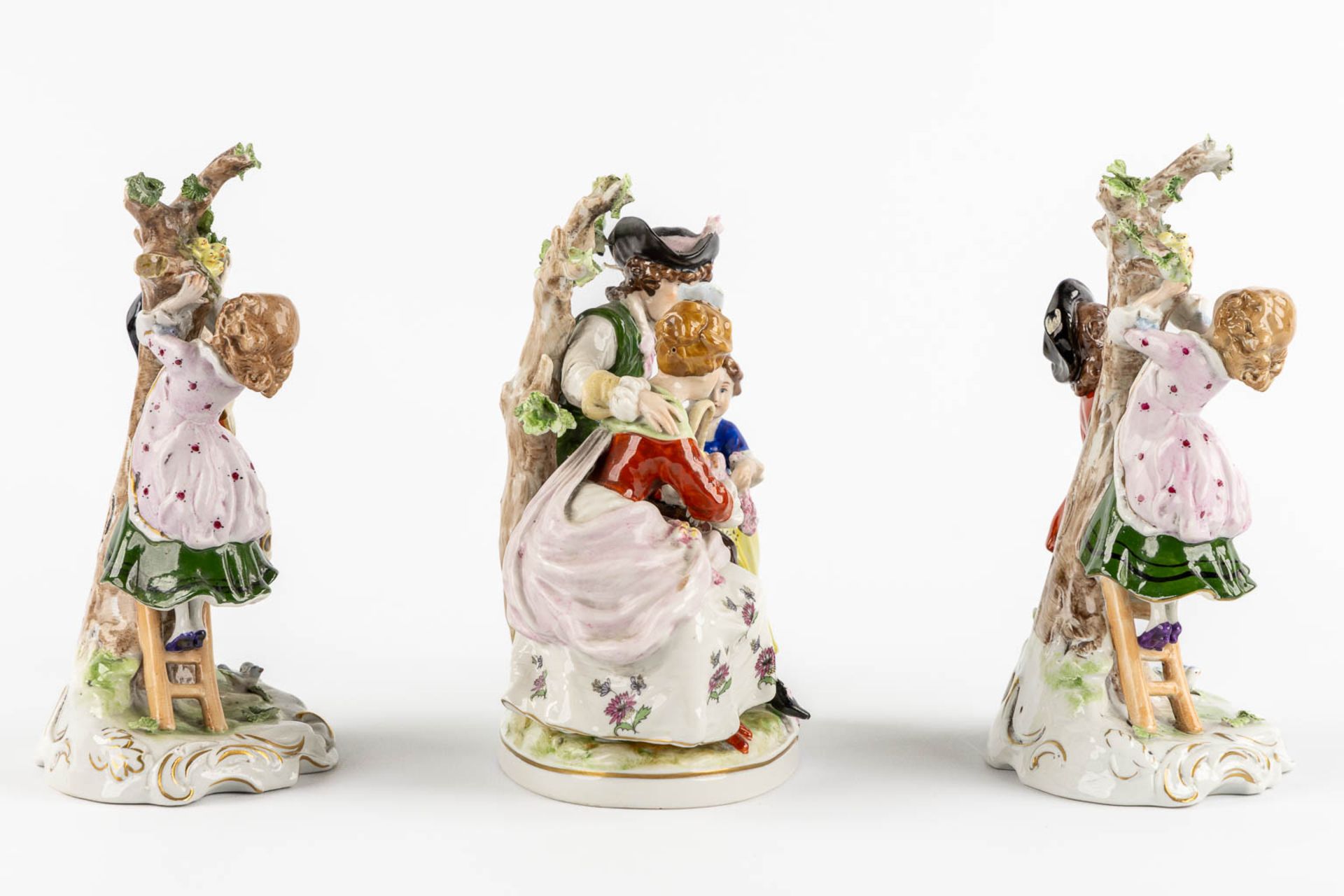 Scheibe Alsbach, three pieces of polychrome porcelain. Saxony, Germany. (L:10 x W:13 x H:20 cm) - Bild 4 aus 15