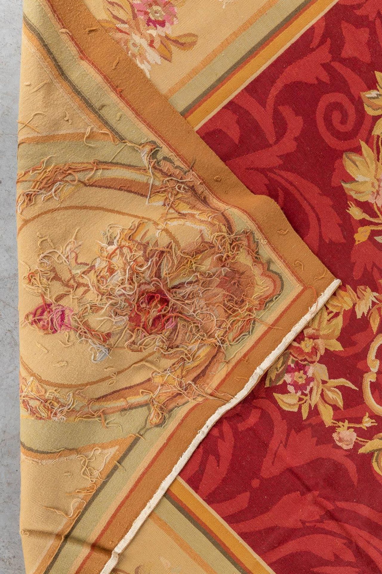An exceptional carpet 'Aubusson'. France. (L:368 x W:275 cm) - Bild 9 aus 9