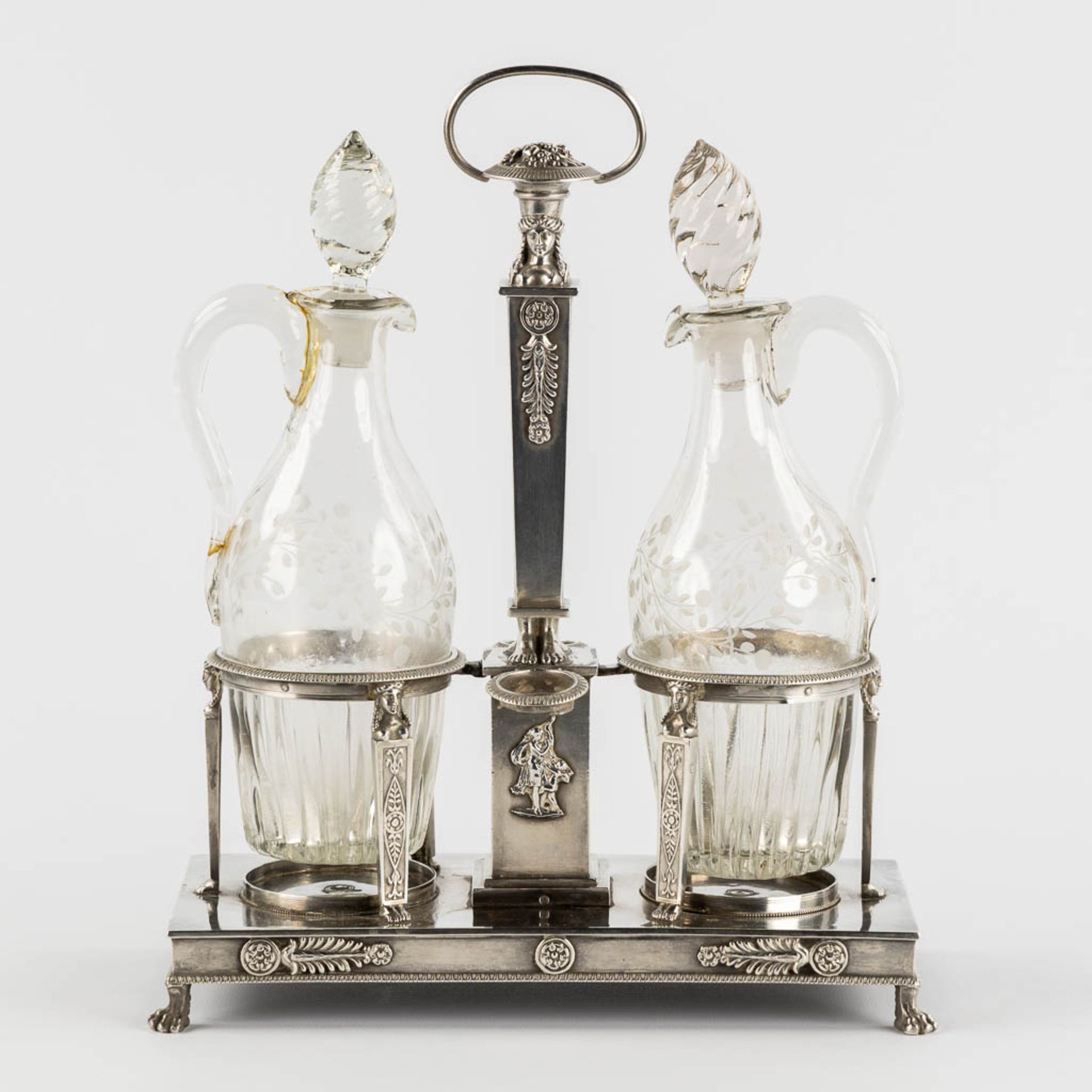 An oil and vinegar set, silver, Paris, France, 950/1000. Empire period, 1809-1819. (L:11 x W:23 x H: - Bild 3 aus 14
