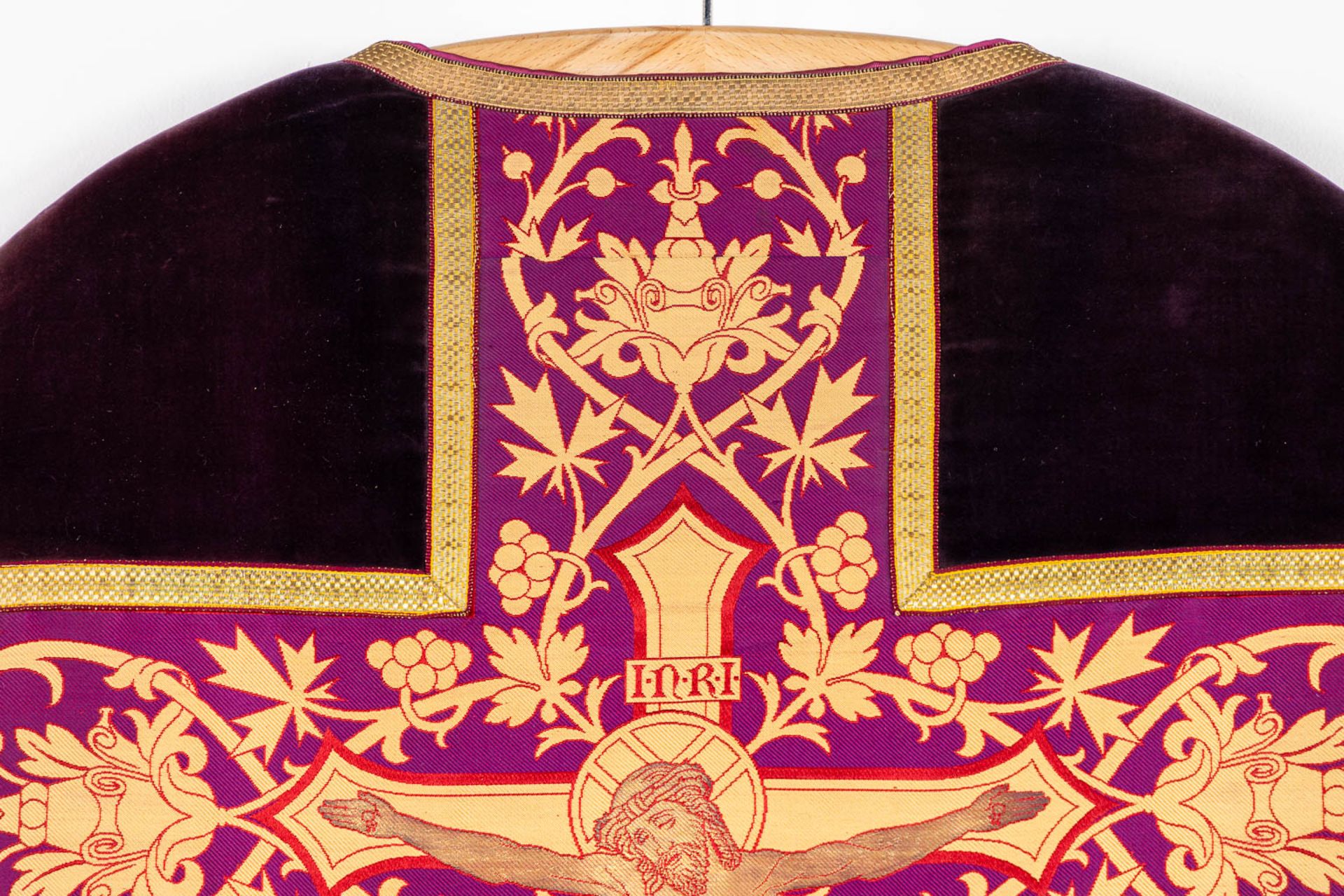 A Cope, Chasuble and Roman Chasuble, Stola with Embroideries. - Bild 8 aus 21