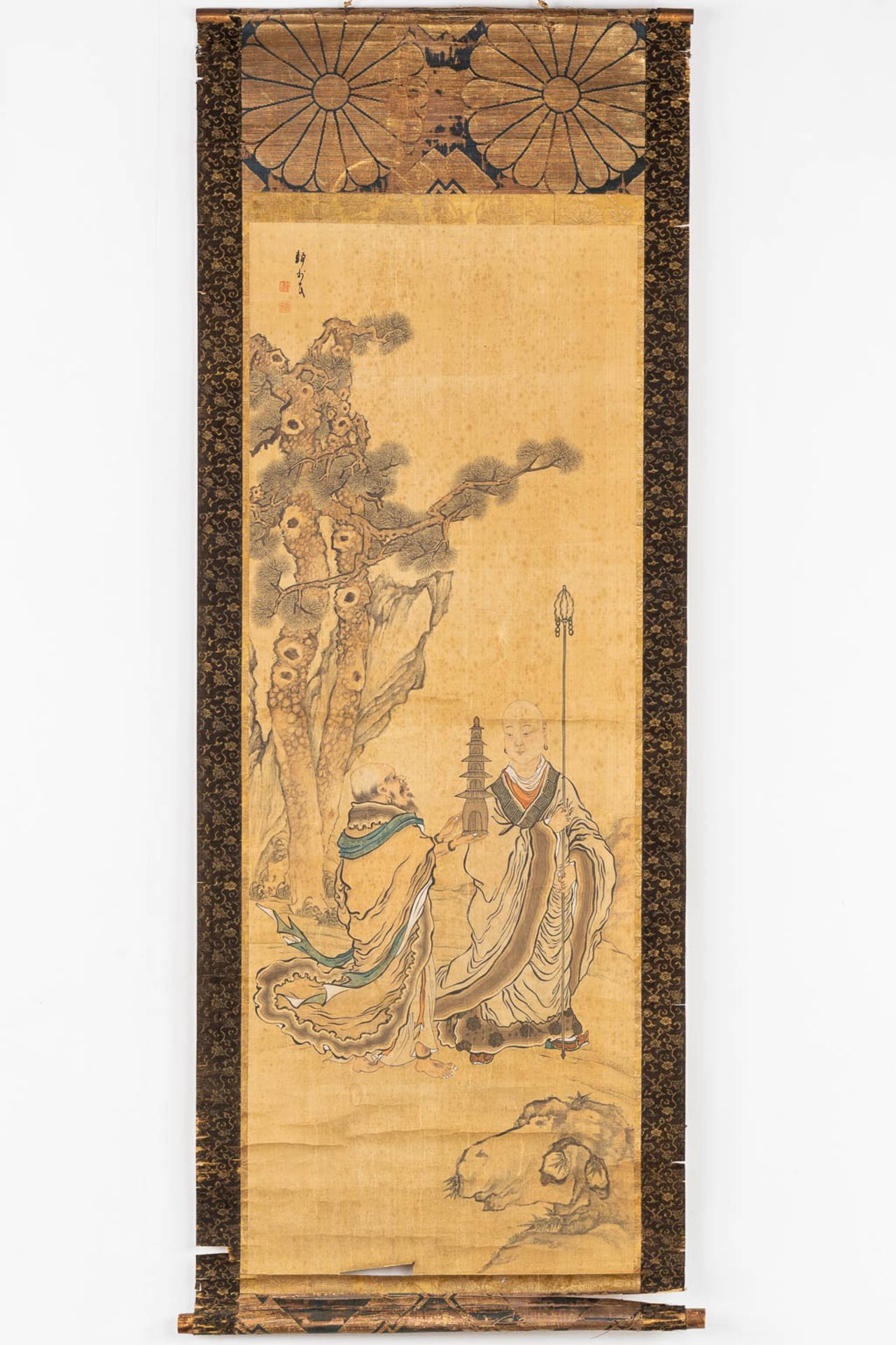 A Chinese scroll, depicting a wise man and his desciple. 19th C. (W:57 x H:180 cm) - Image 3 of 9