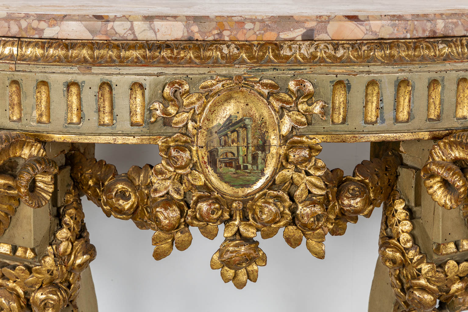 A pair of console tables with ram's heads, Louis XVI style, Italy, 19th C. (L:50 x W:110 x H:84 cm) - Image 4 of 10