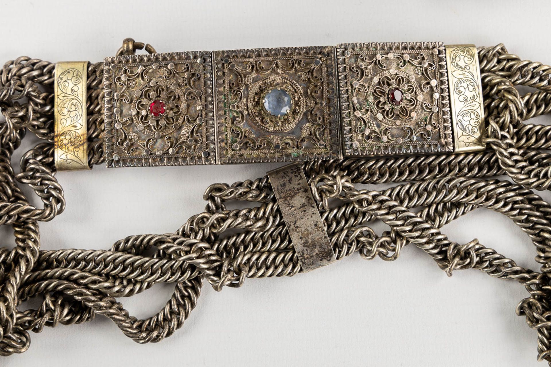 A collection of belts, bracelets and necklaces, silver of Islamic origin. 19th/20th C. 2,865kg. - Bild 9 aus 16