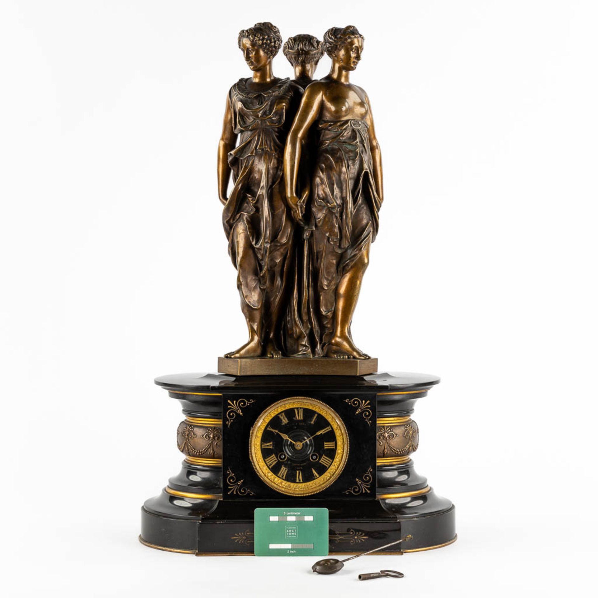 A mantle clock with patinated bronze figurines of 'The Three Graces', mounted on a black marble. (L: - Bild 2 aus 13